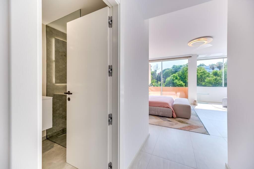 Villa Luxury 5-bedroom Townhouse In Puente *