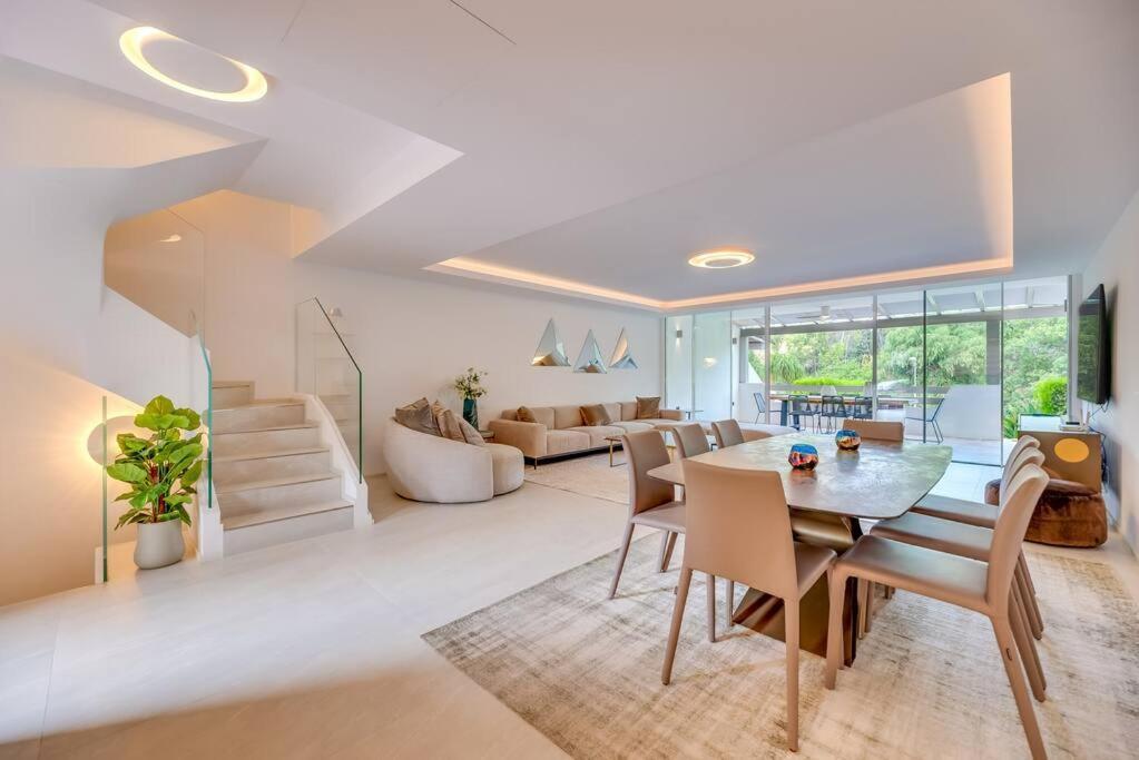 Villa Luxury 5-bedroom Townhouse In Puente Marbella