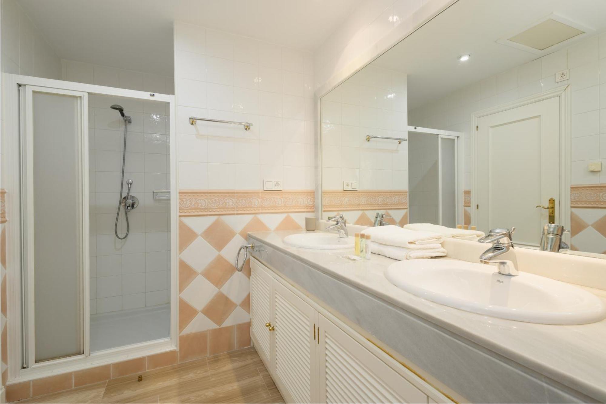 2 Bedroom Next To The In Elviria, Appartement Marbella