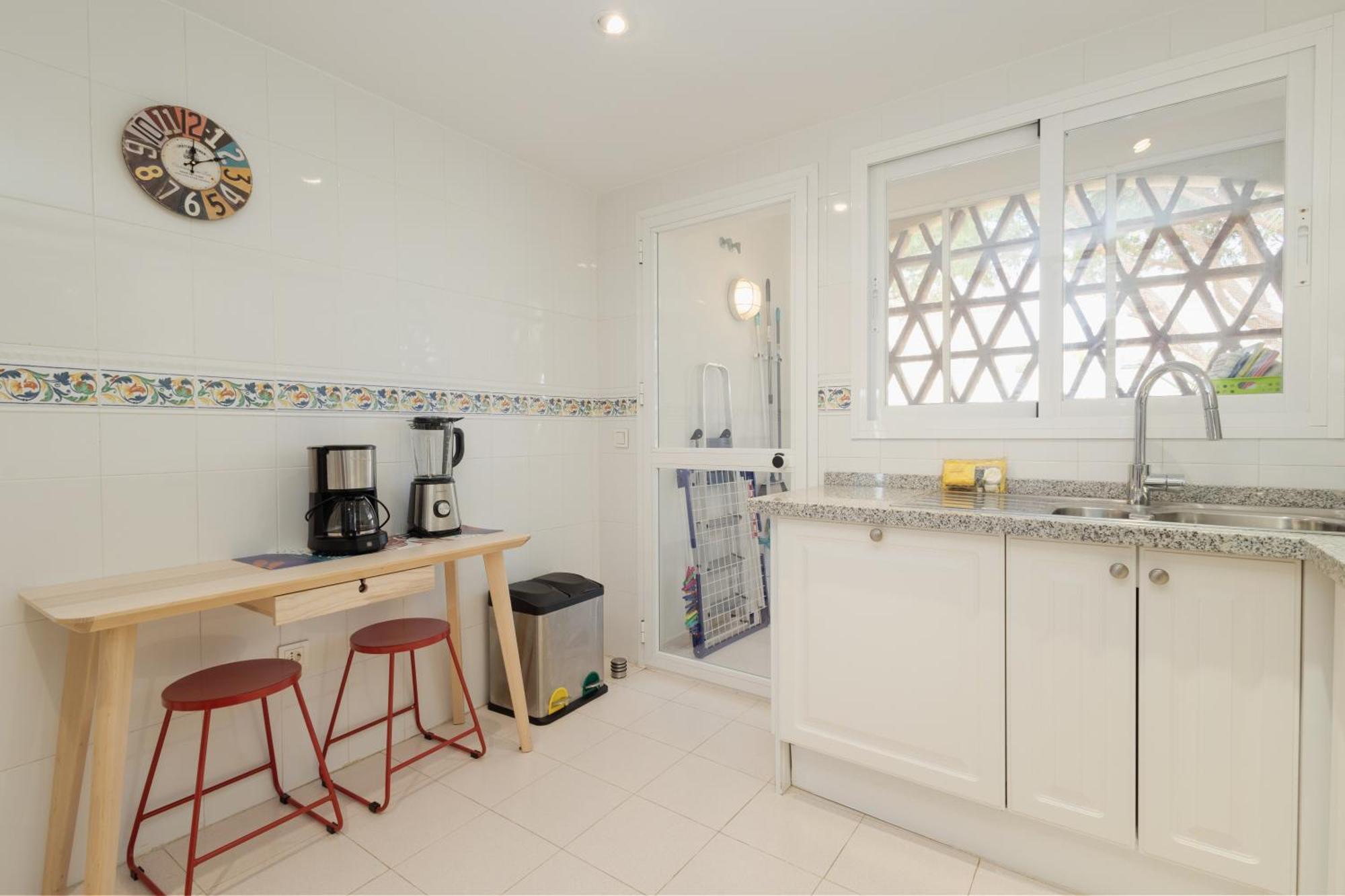 Appartement 2 Bedroom Next To The In Elviria, *