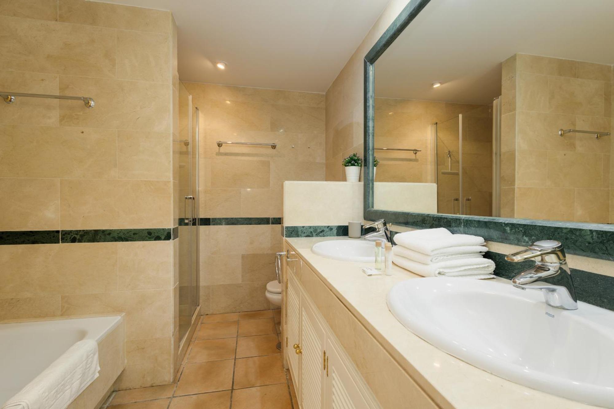 Appartement 2 Bedroom Next To The In Elviria,