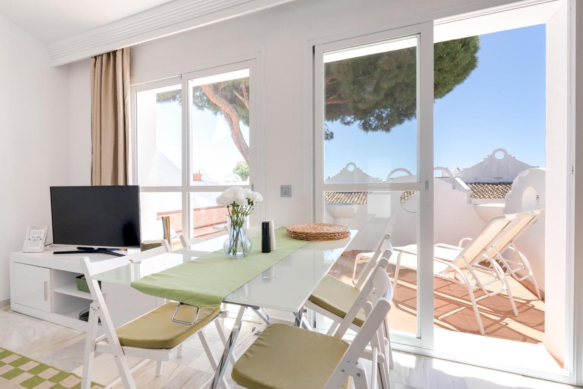 Sunny 2br In With 3 Pools, Restaurant, Gym And Playground Appartement *