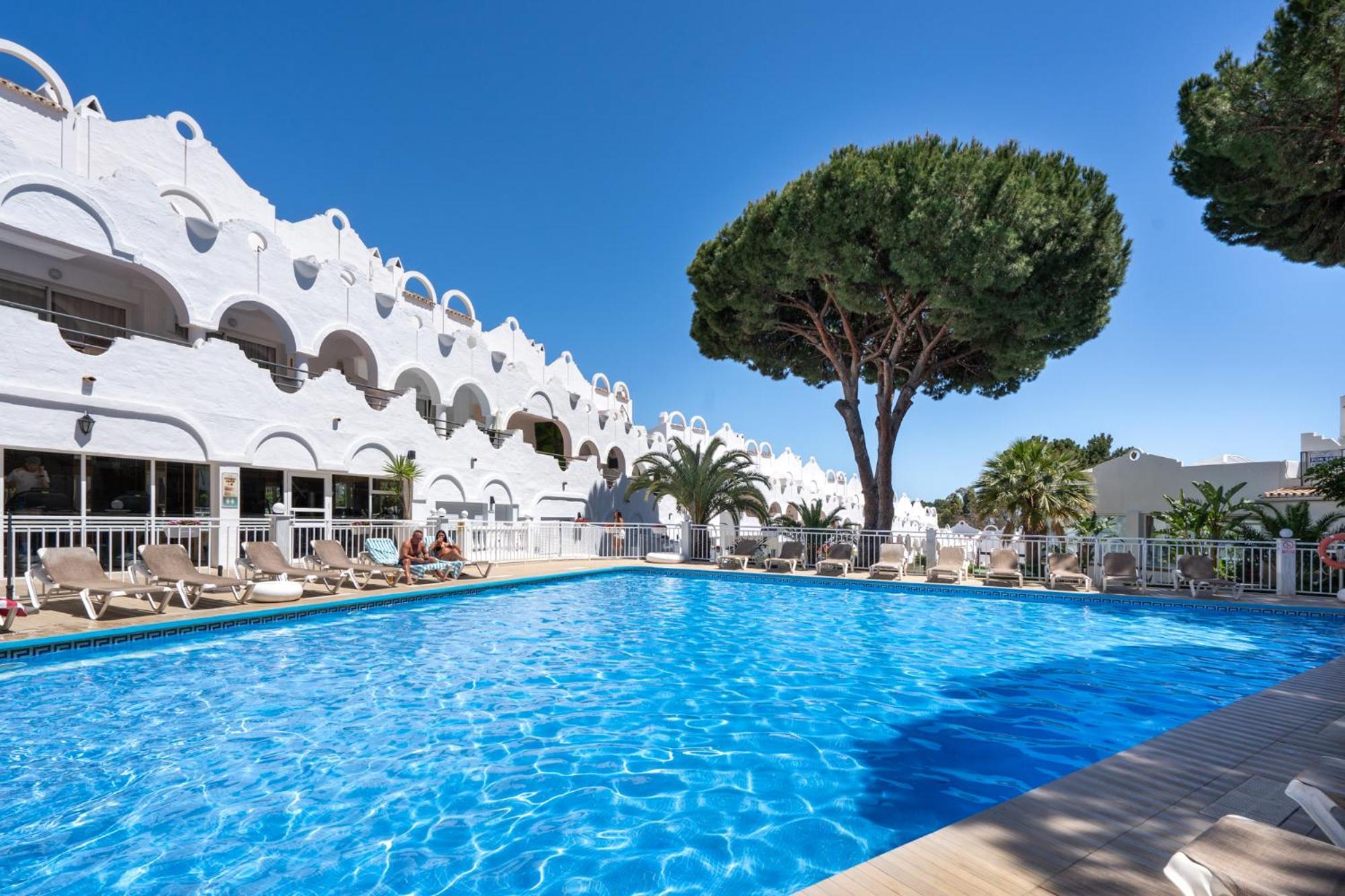 Sunny 2br In With 3 Pools, Restaurant, Gym And Playground Appartement