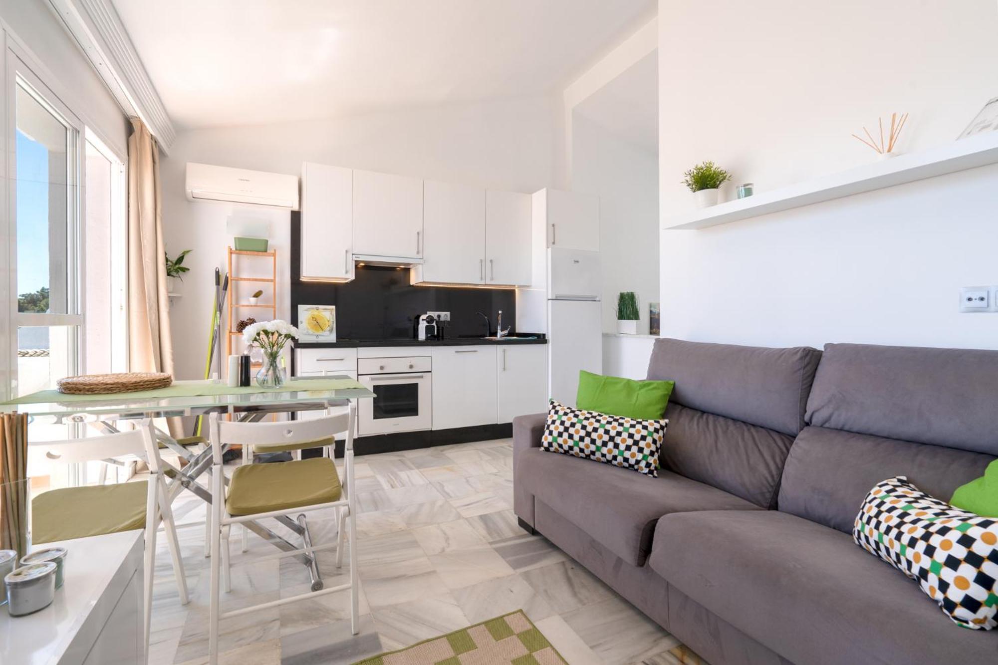 Sunny 2br In With 3 Pools, Restaurant, Gym And Playground Appartement