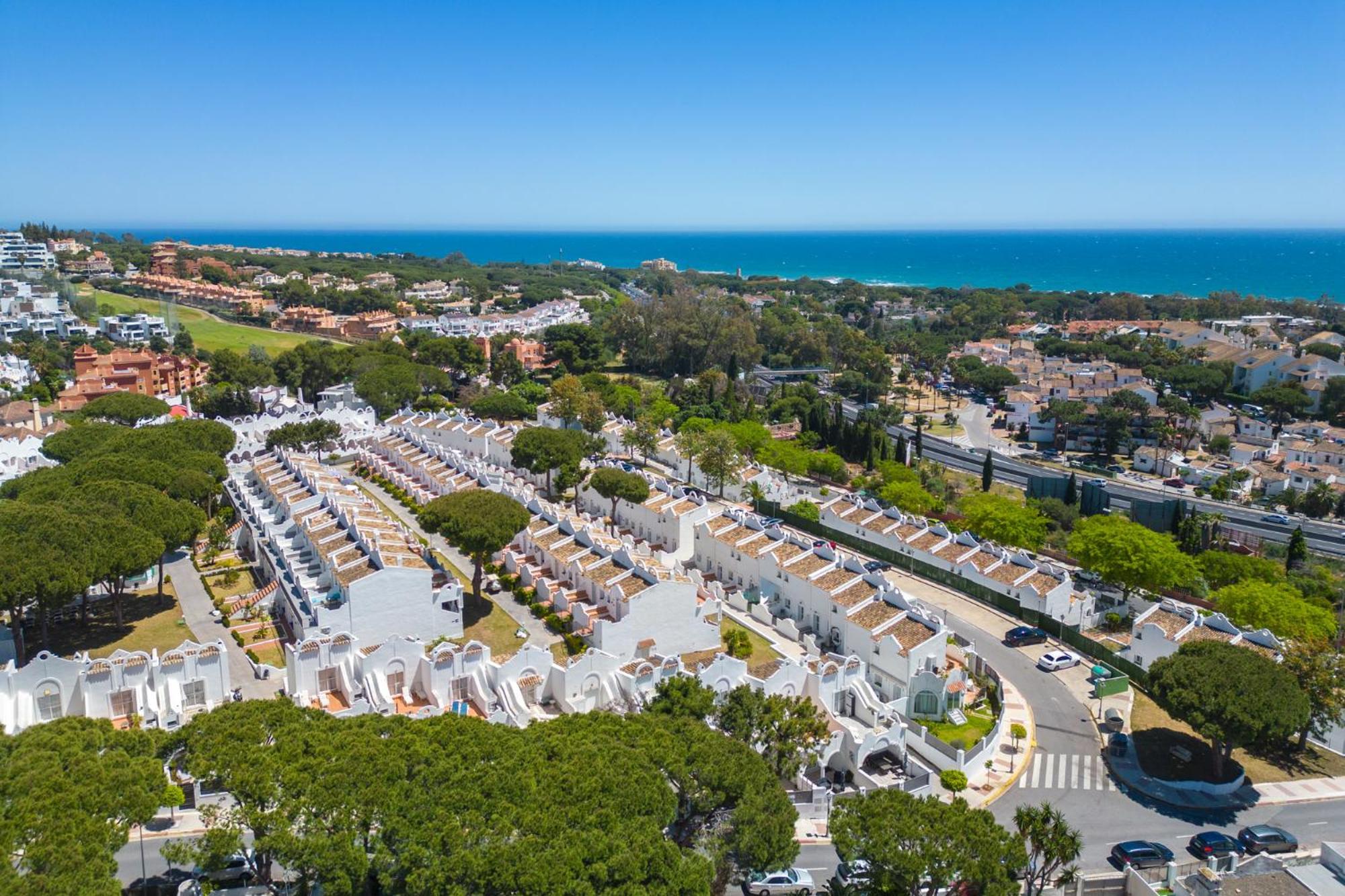 Sunny 2br In With 3 Pools, Restaurant, Gym And Playground Appartement