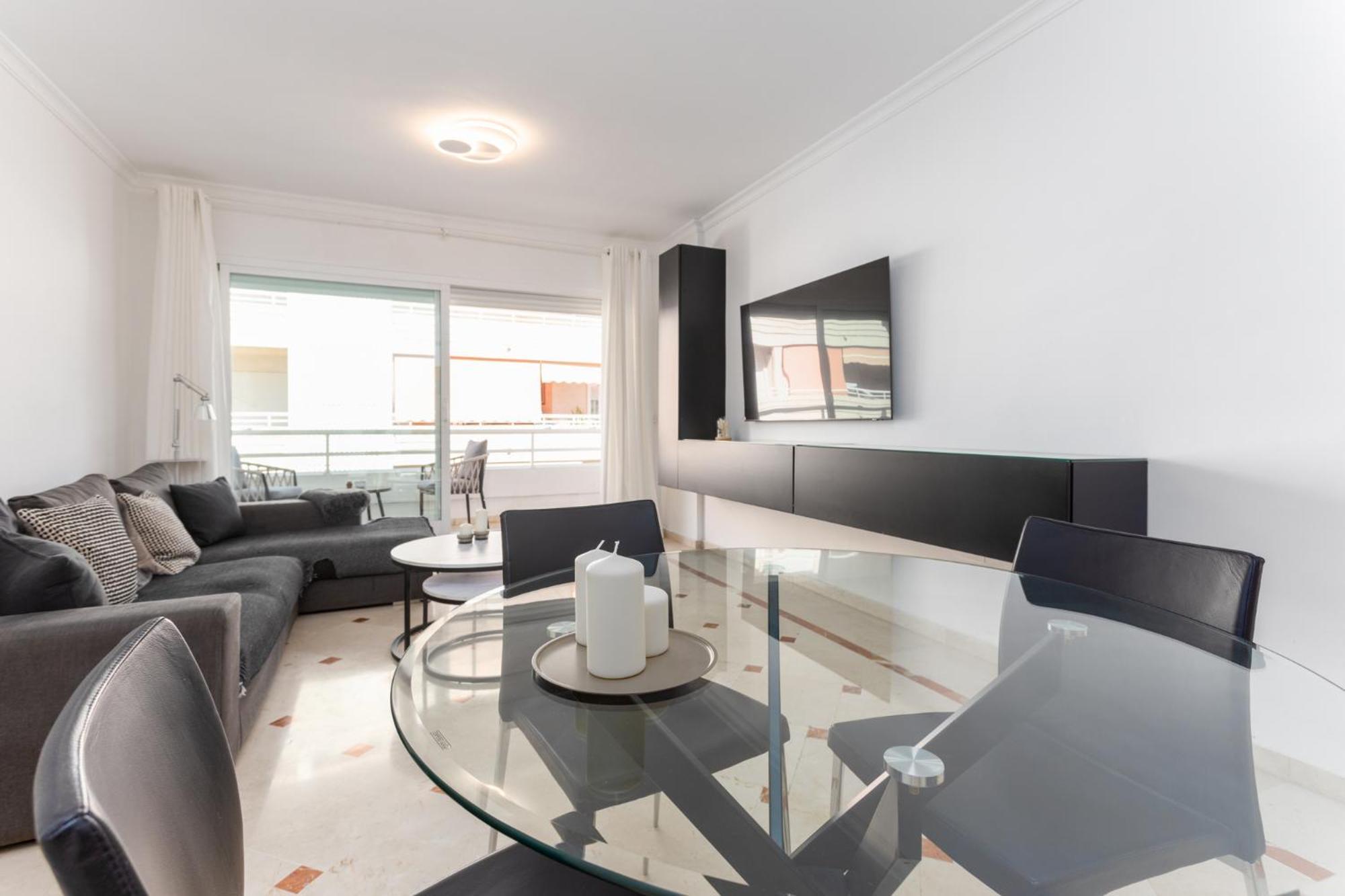 Two Bedrooms Avenida Del Mar *