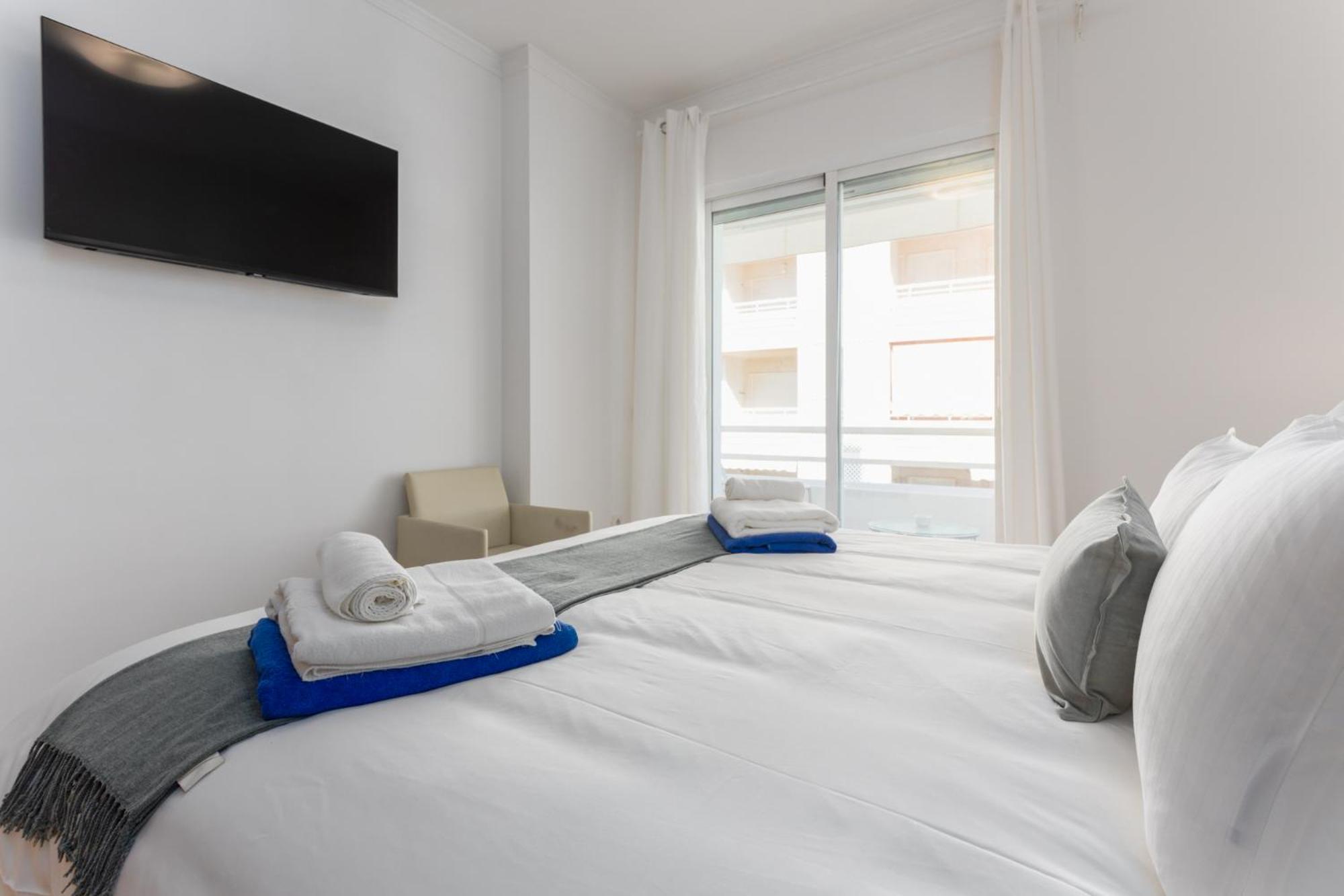 Two Bedrooms Avenida Del Mar * Marbella