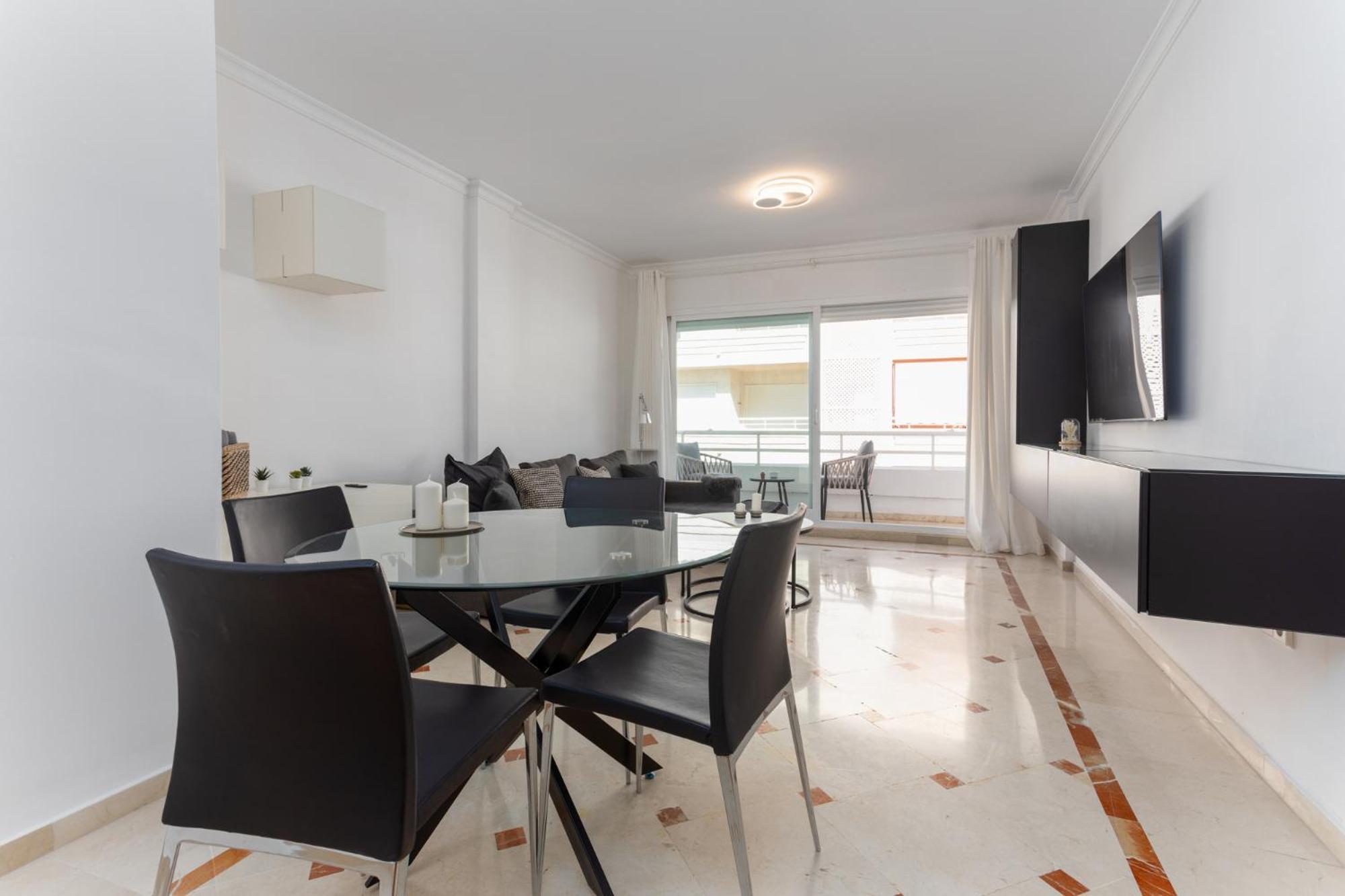 Two Bedrooms Avenida Del Mar