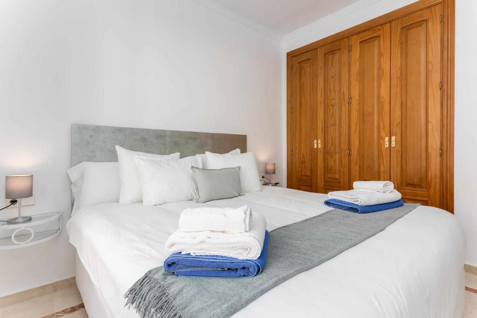 Two Bedrooms Avenida Del Mar * Marbella