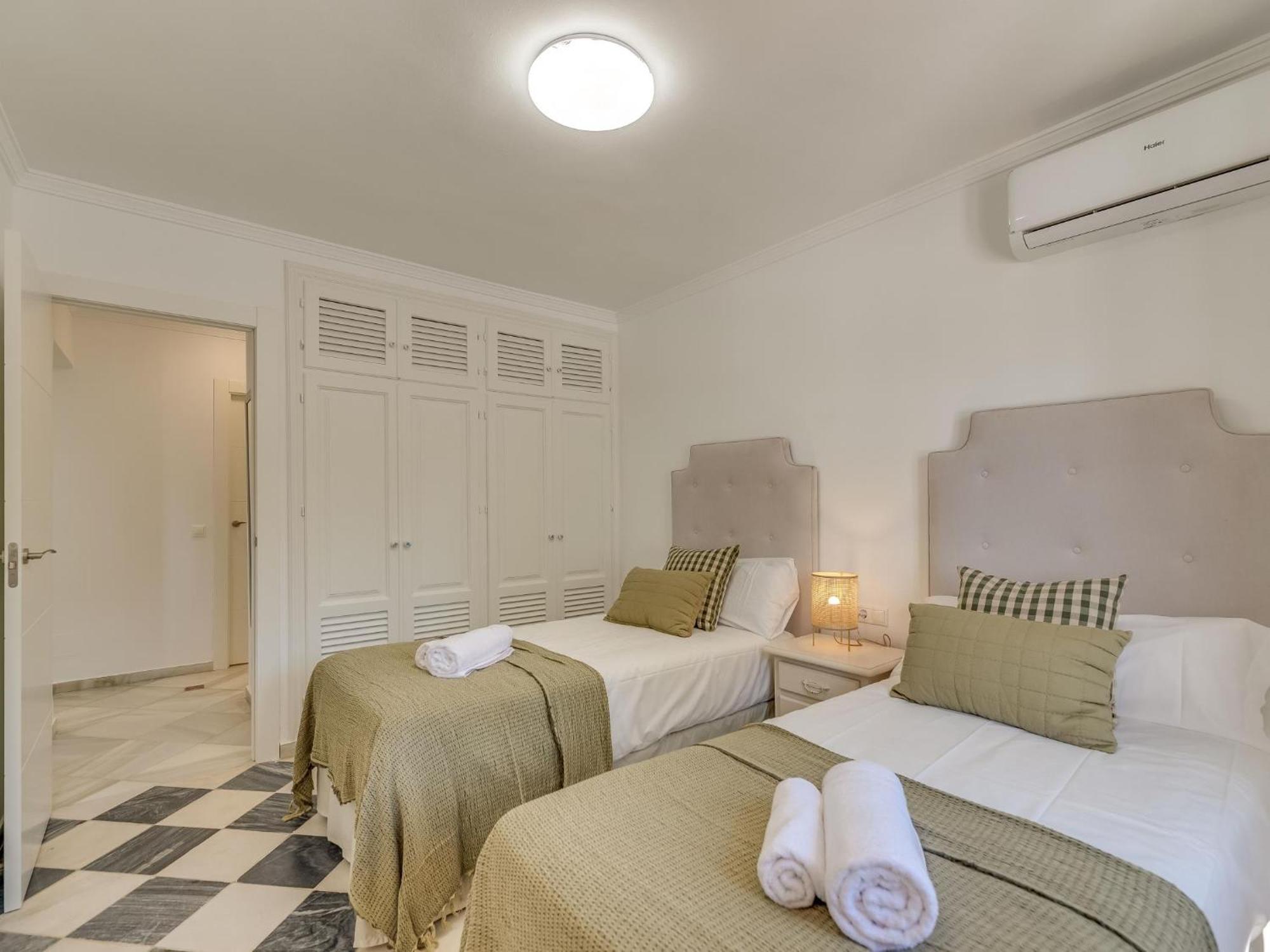 Puerto Banus Dreamed Monelos