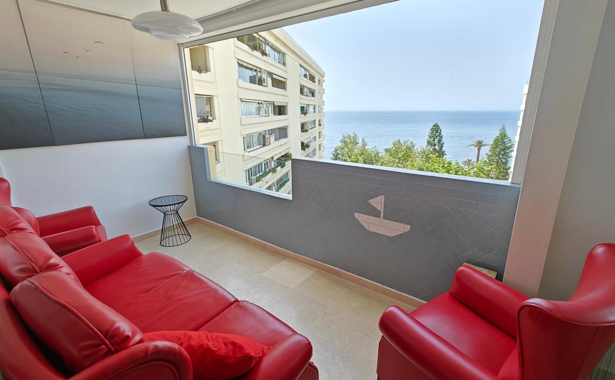 Centre Beachfront & Pool