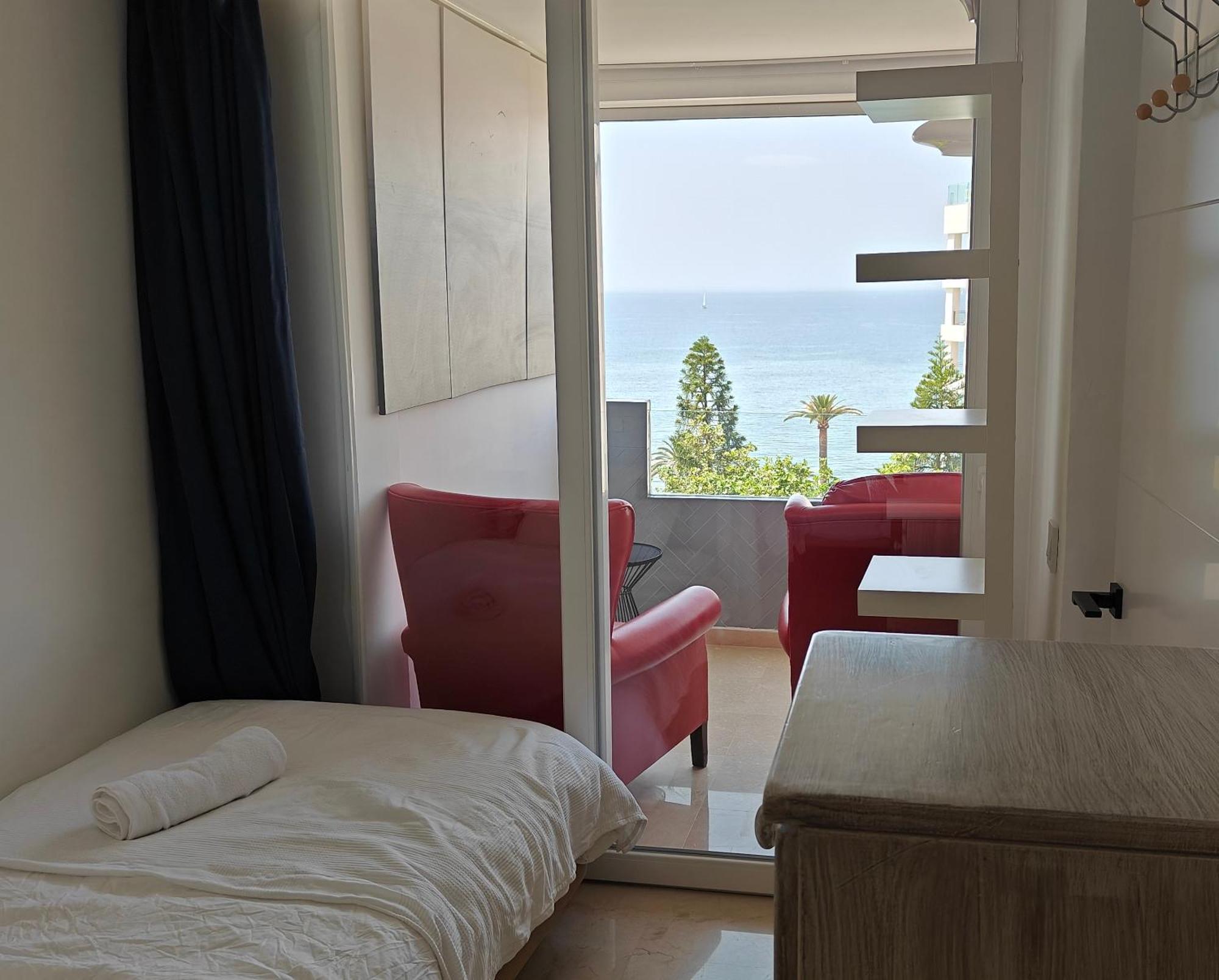 Centre Beachfront & Pool Apartment Marbella