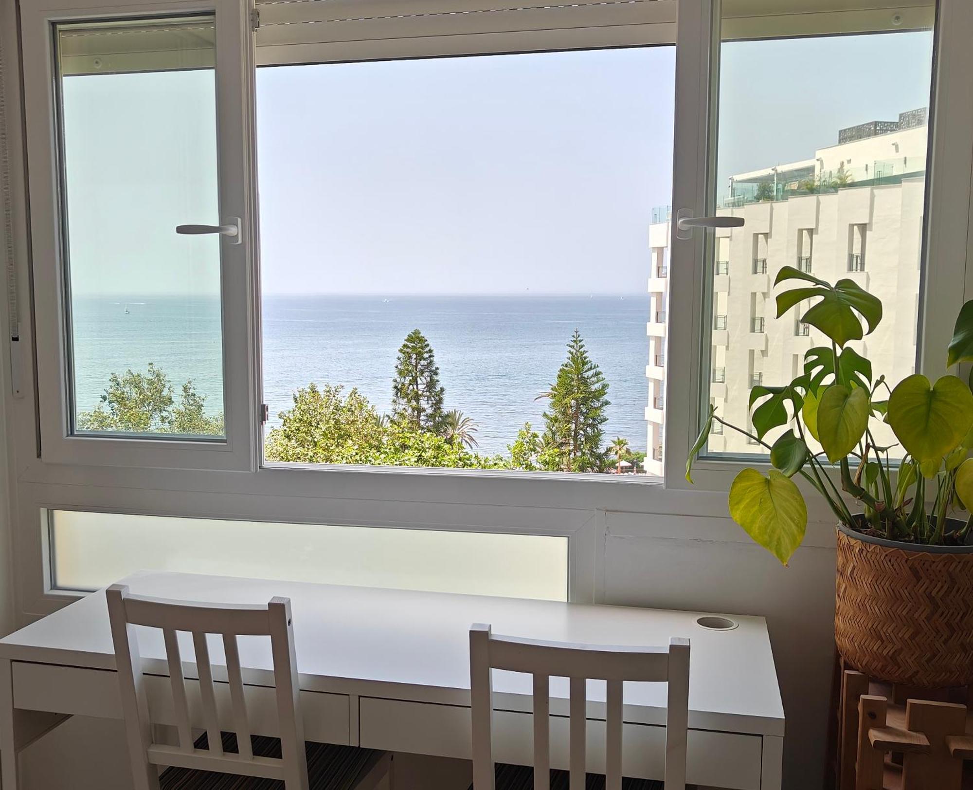 Centre Beachfront & Pool Apartment Marbella