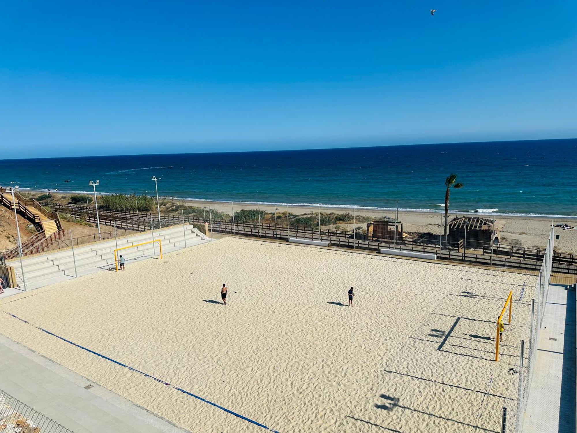 Frente A La Playa Boutique En *