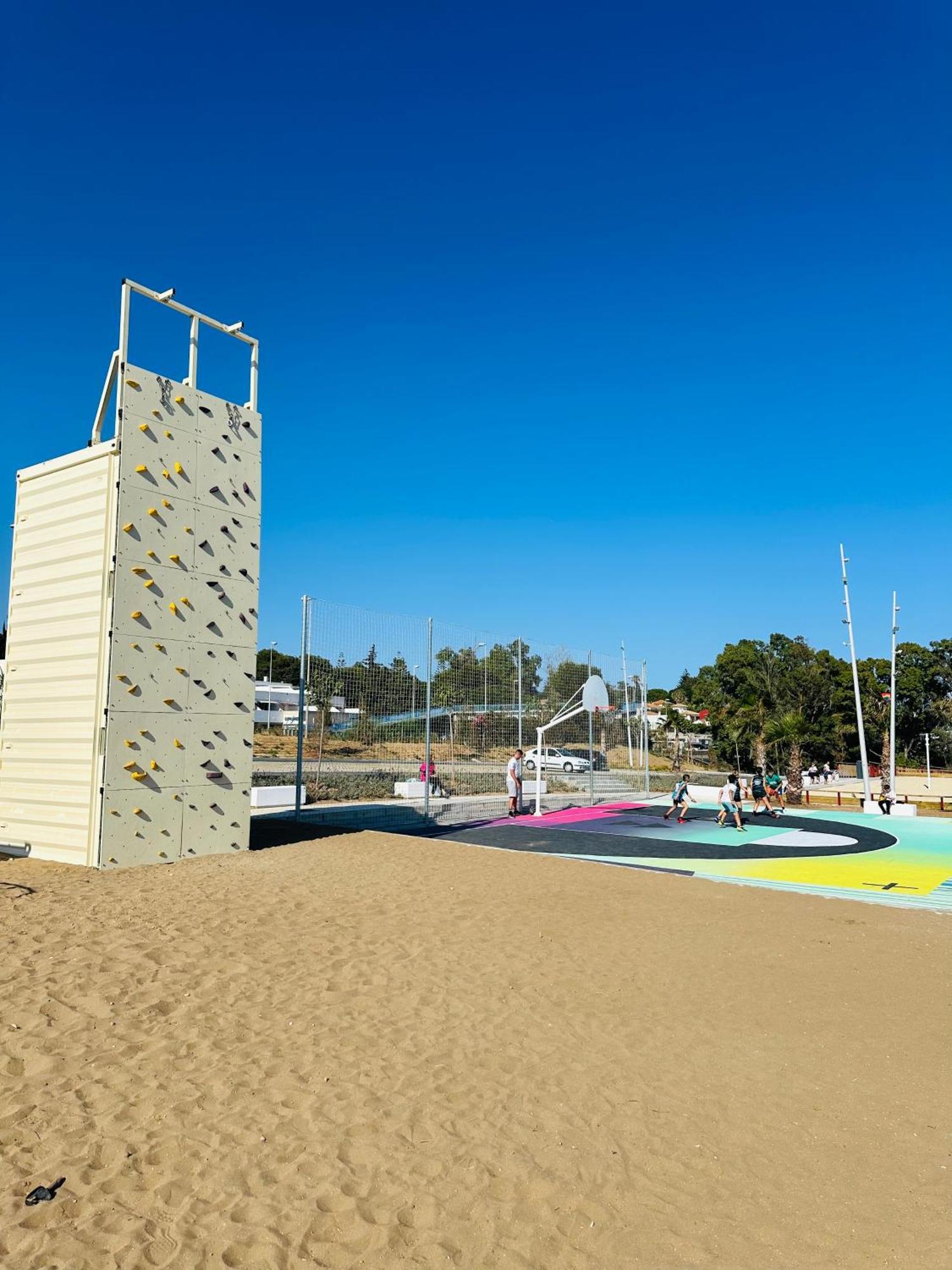 Frente A La Playa Boutique En