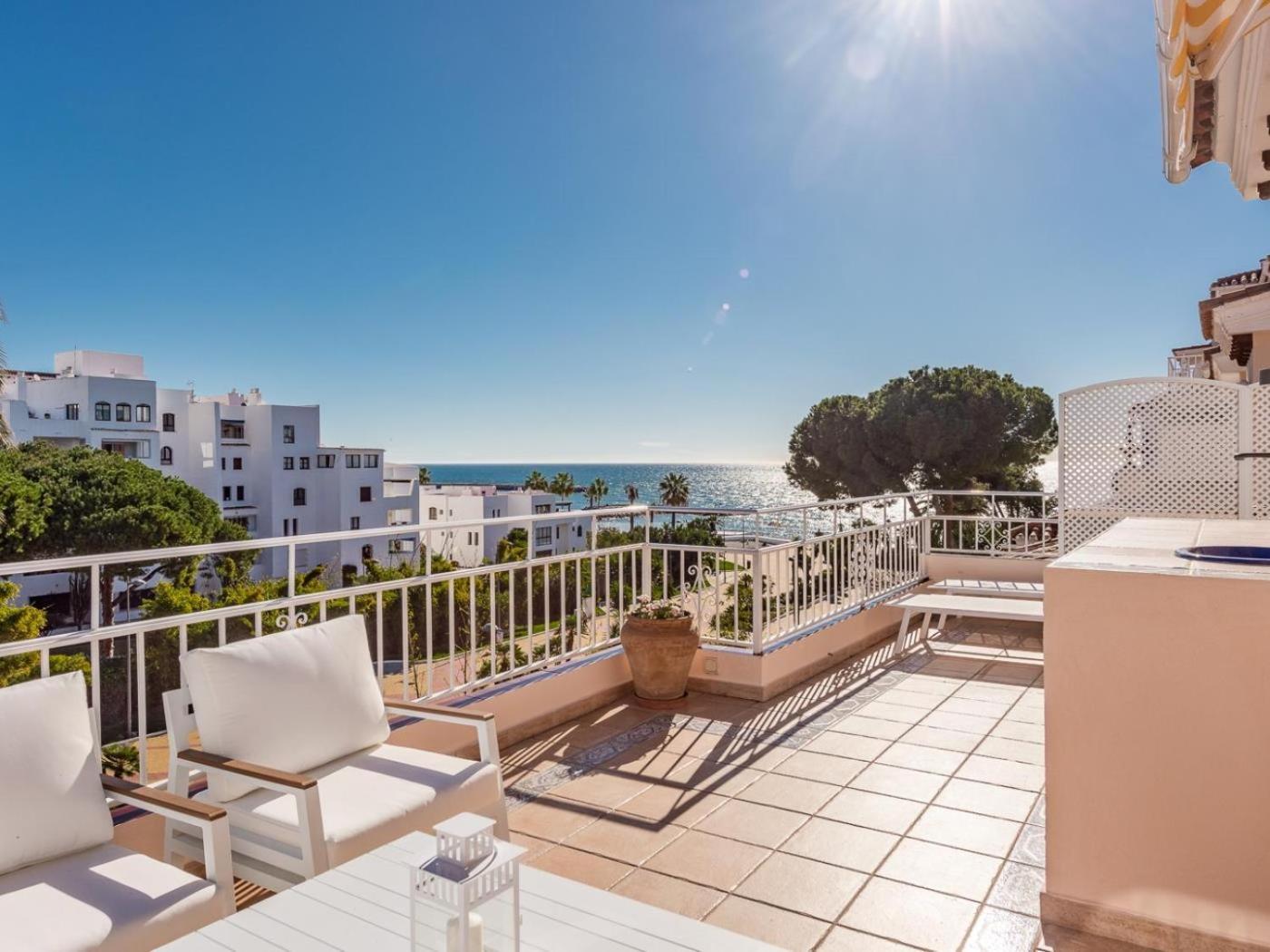 Soleado Atico Frente Al Mar En Puerto Banus Marbella