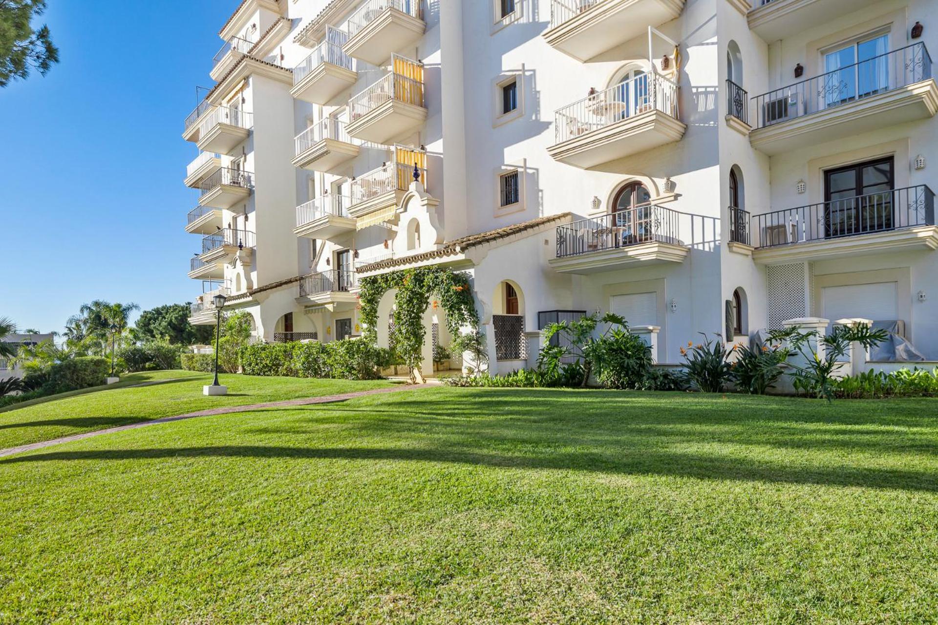 Apartment Soleado Atico Frente Al Mar En Puerto Banus