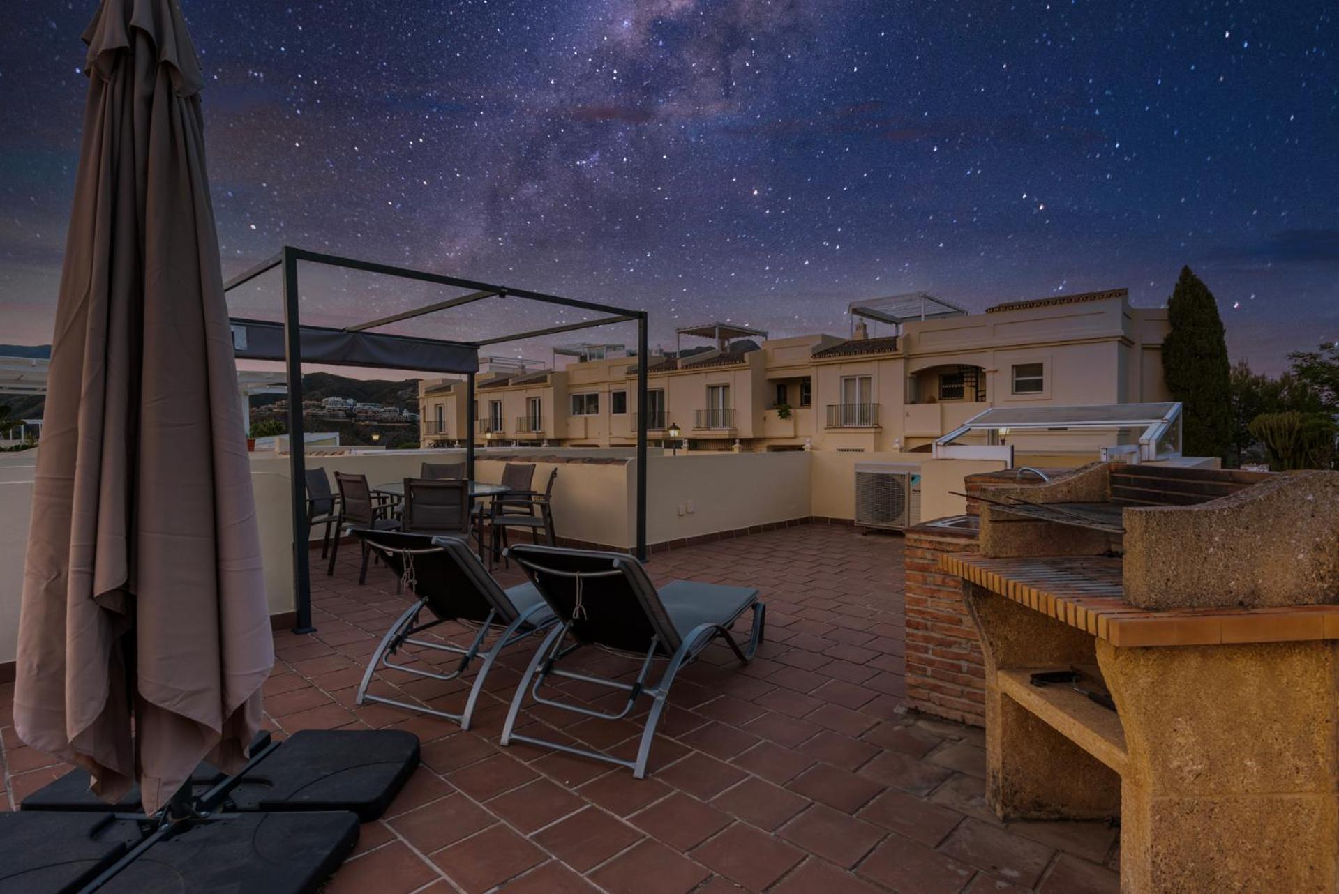 La Quinta Hills - Modern Andalusian-style With Rooftop Terrace Vakantiehuis