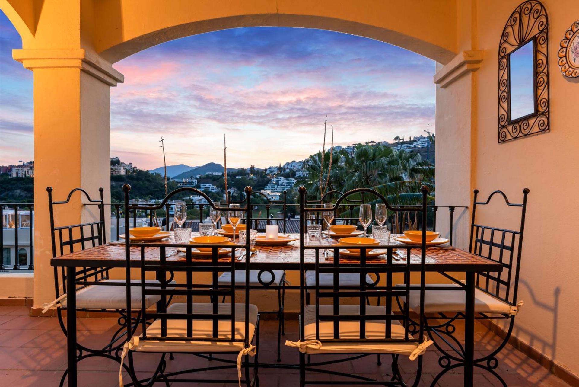 La Quinta Hills - Modern Andalusian-style With Rooftop Terrace Vakantiehuis Marbella