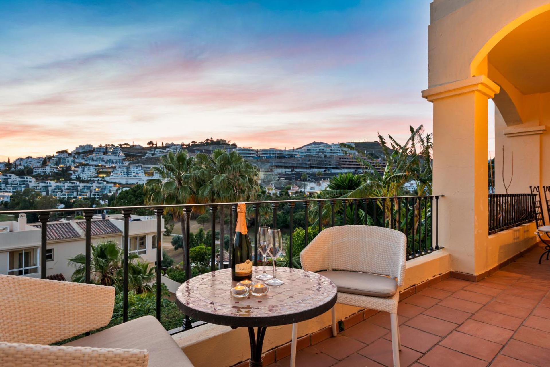 La Quinta Hills - Modern Andalusian-style With Rooftop Terrace * Marbella