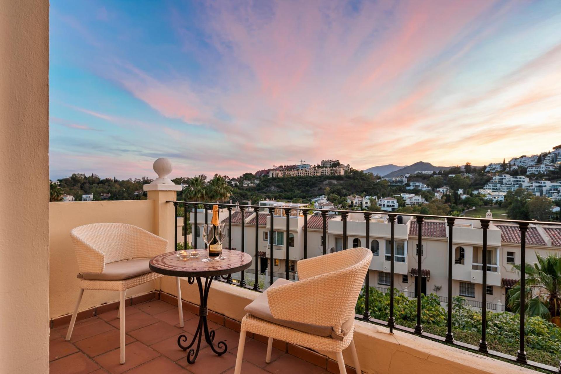 La Quinta Hills - Modern Andalusian-style With Rooftop Terrace *
