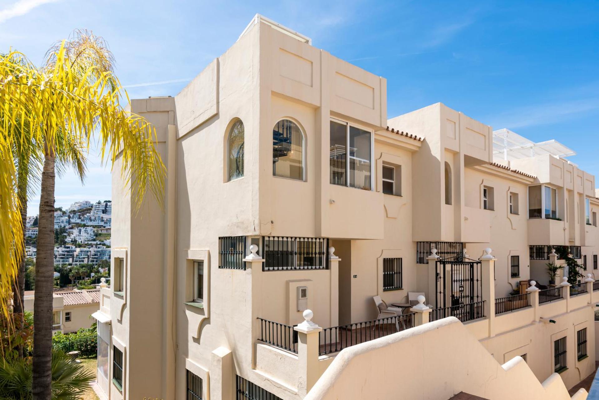 La Quinta Hills - Modern Andalusian-style With Rooftop Terrace Vakantiehuis *