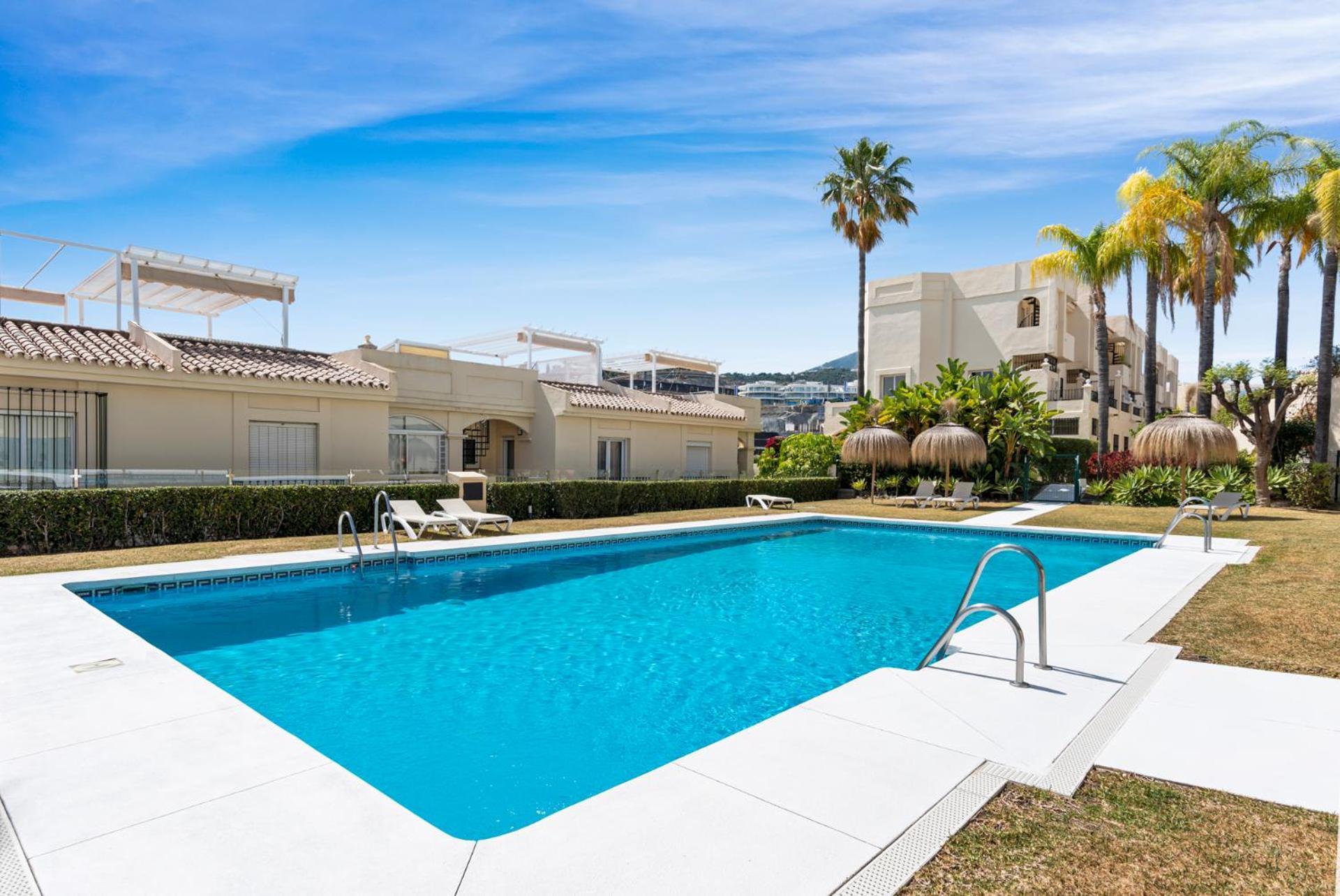 Vakantiehuis La Quinta Hills - Modern Andalusian-style With Rooftop Terrace Marbella