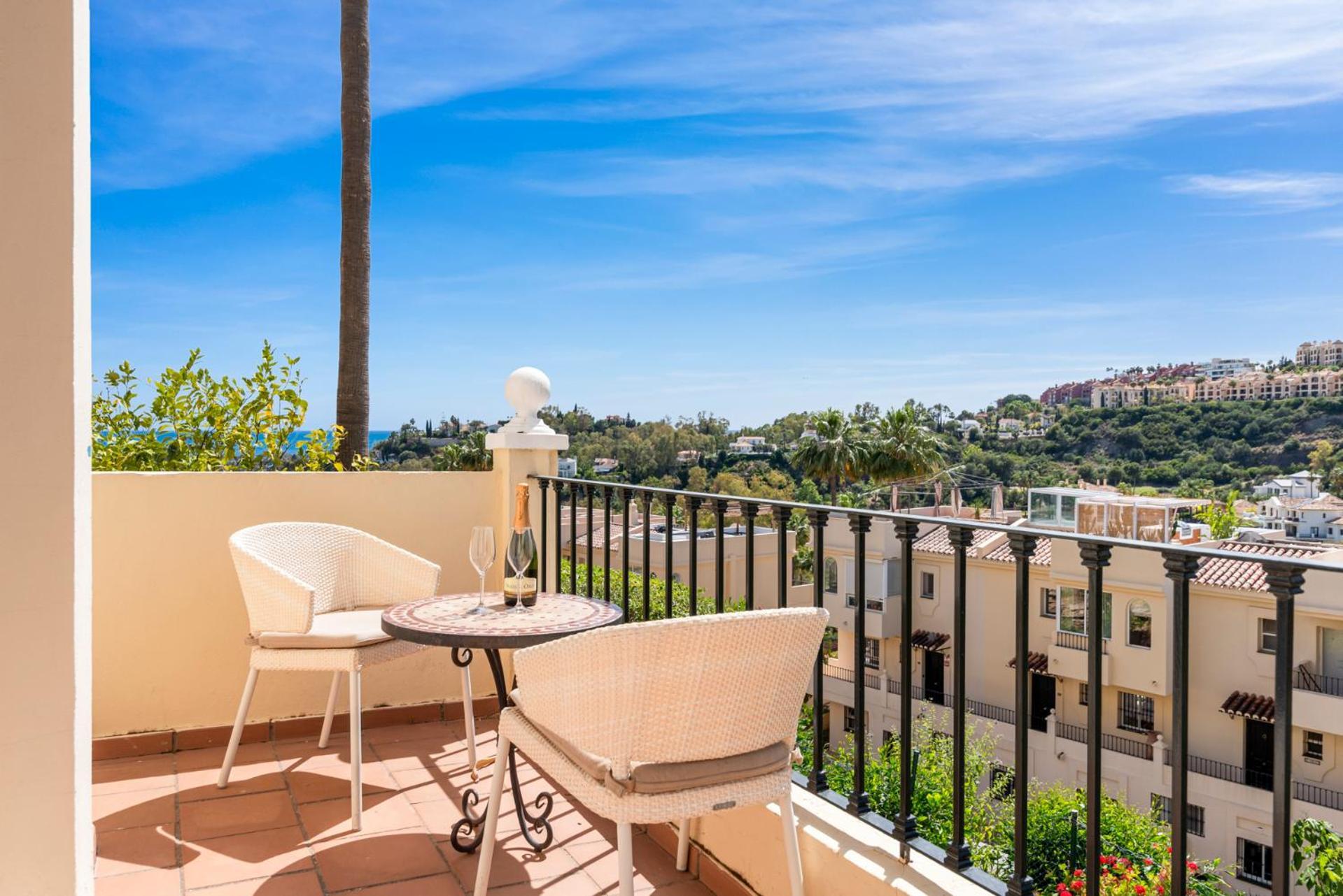 La Quinta Hills - Modern Andalusian-style With Rooftop Terrace Vakantiehuis