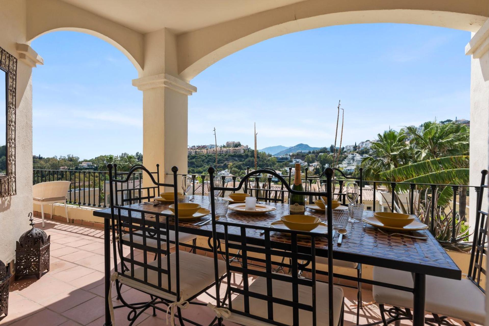 La Quinta Hills - Modern Andalusian-style With Rooftop Terrace Vakantiehuis *