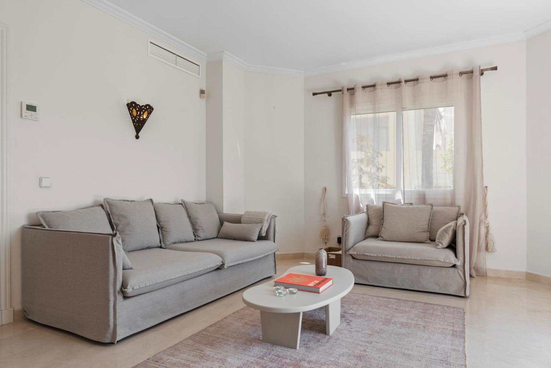 Vakantiehuis La Quinta Hills - Modern Andalusian-style With Rooftop Terrace *