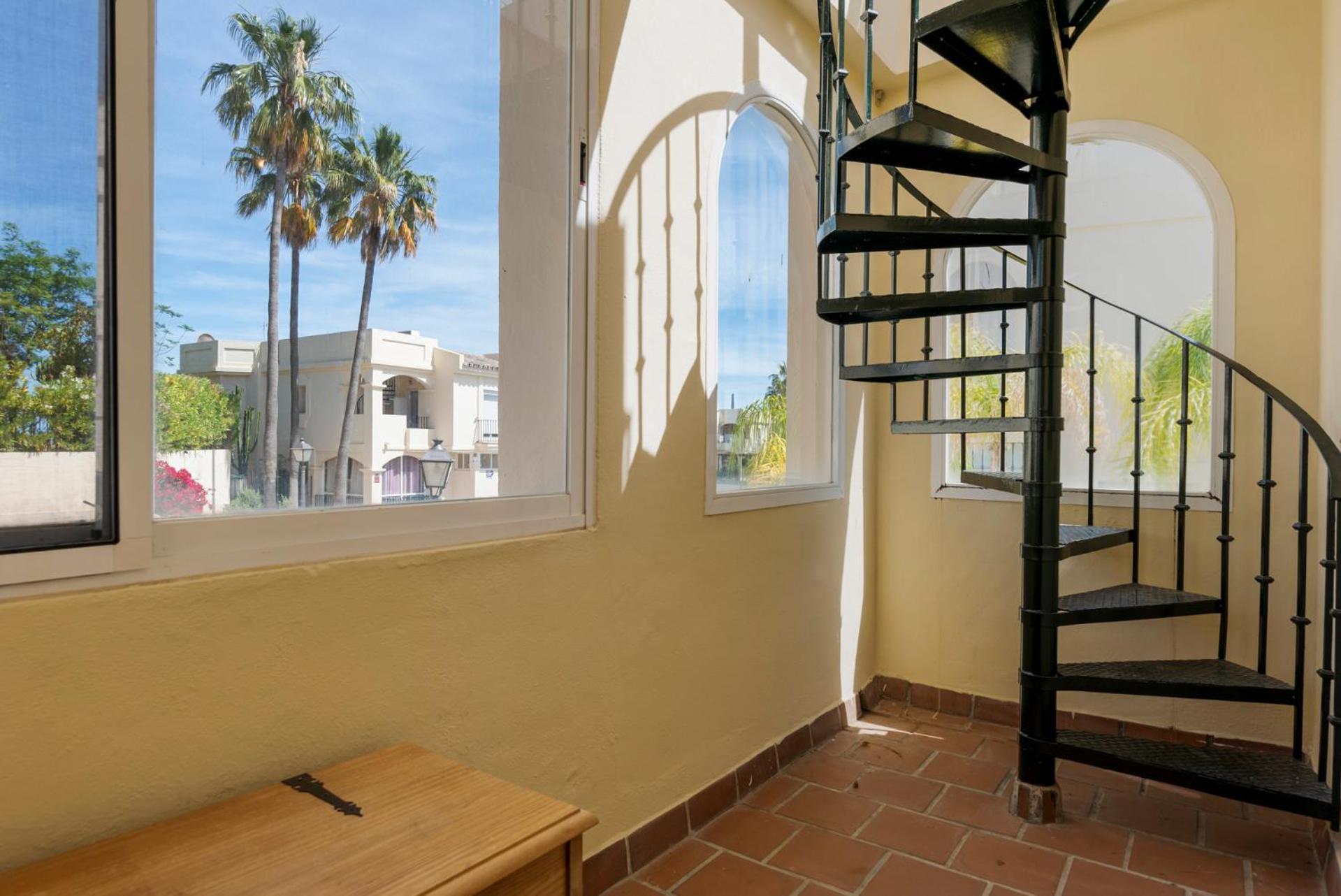 La Quinta Hills - Modern Andalusian-style With Rooftop Terrace Vakantiehuis Marbella