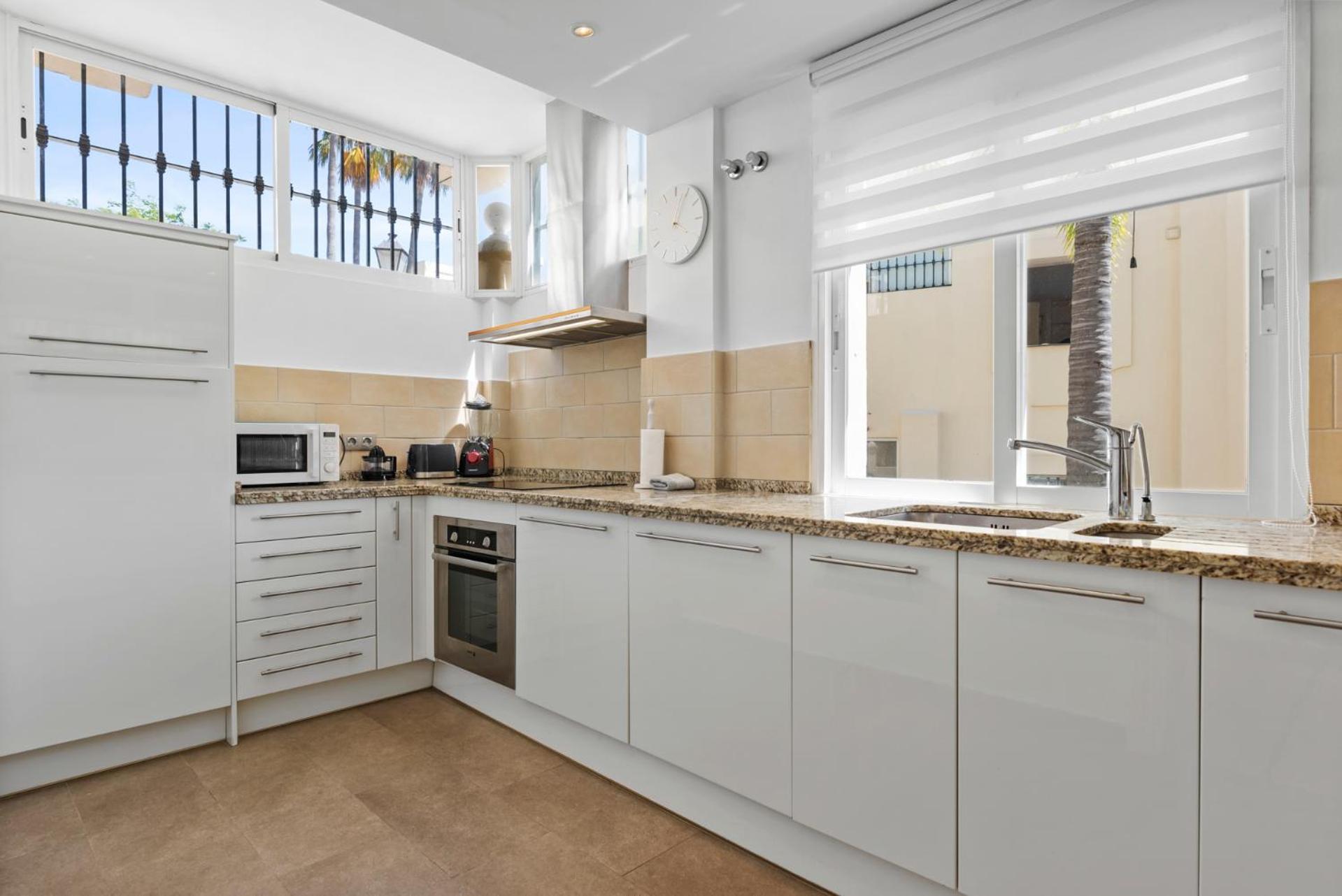 Vakantiehuis La Quinta Hills - Modern Andalusian-style With Rooftop Terrace Marbella