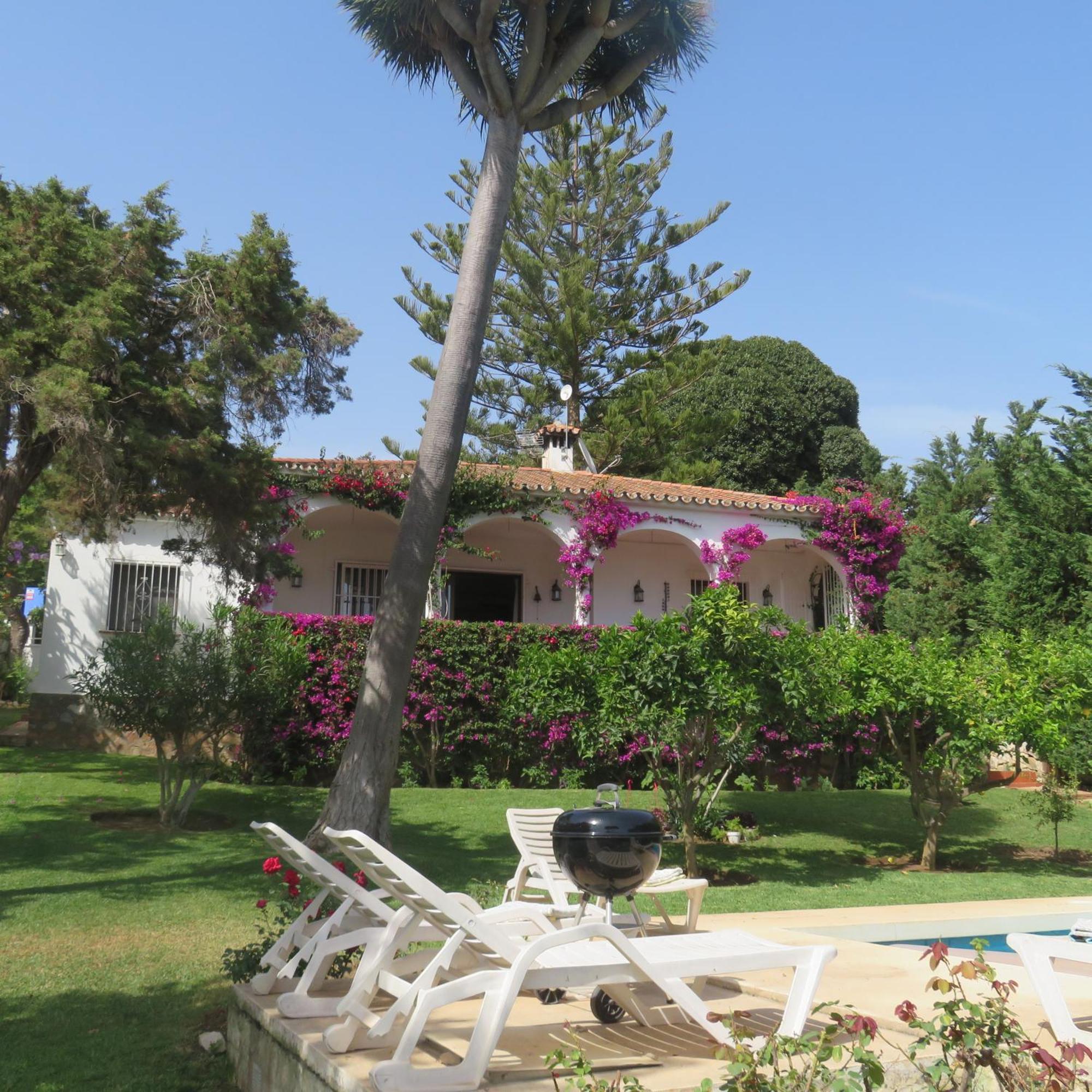 Casa Santorini Las Chapas Сasa de vacaciones Marbella