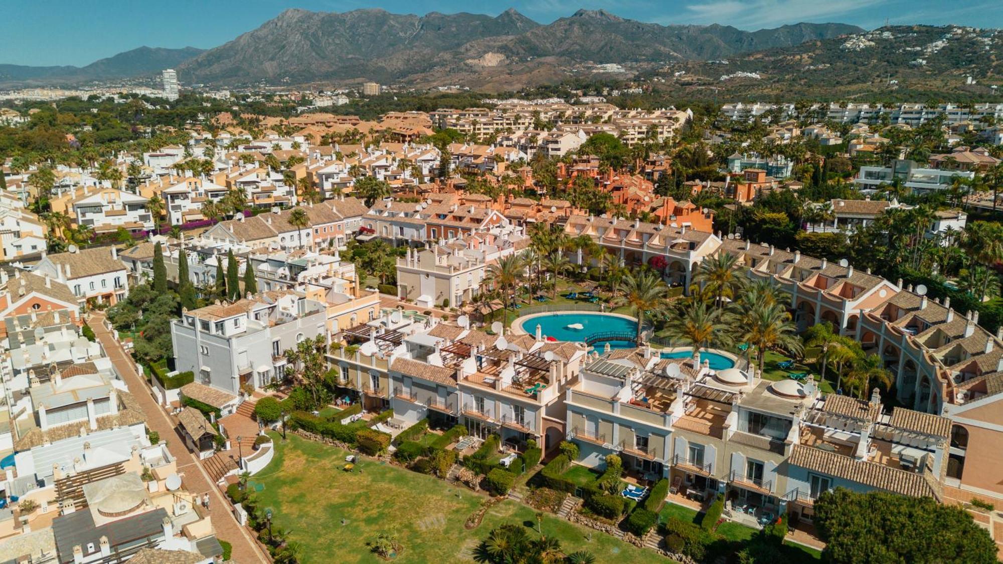 Townhouse In First Line Beach, Bahia De Marbella, Holiday home