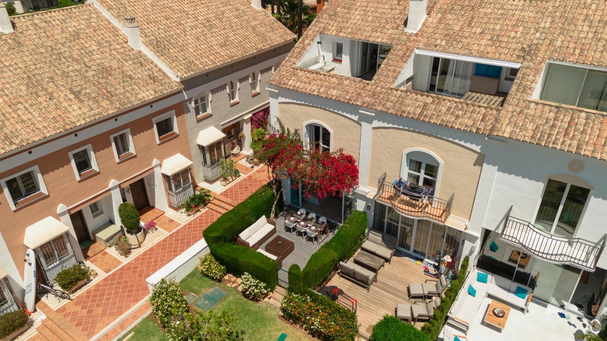 Townhouse In First Line Beach, Bahia De Marbella, Holiday home *