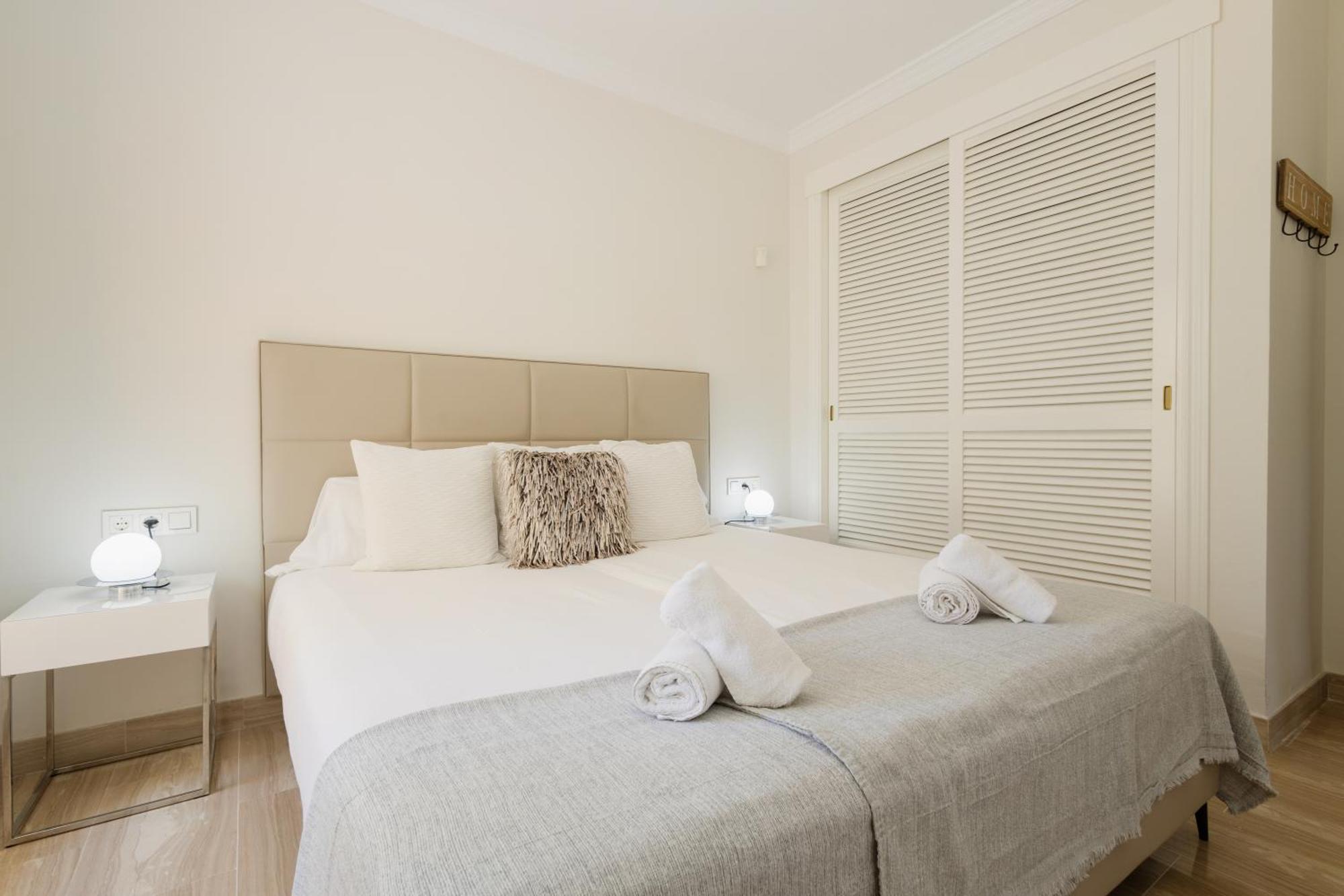 2 Bedroom Next To The In Elviria, Appartement *