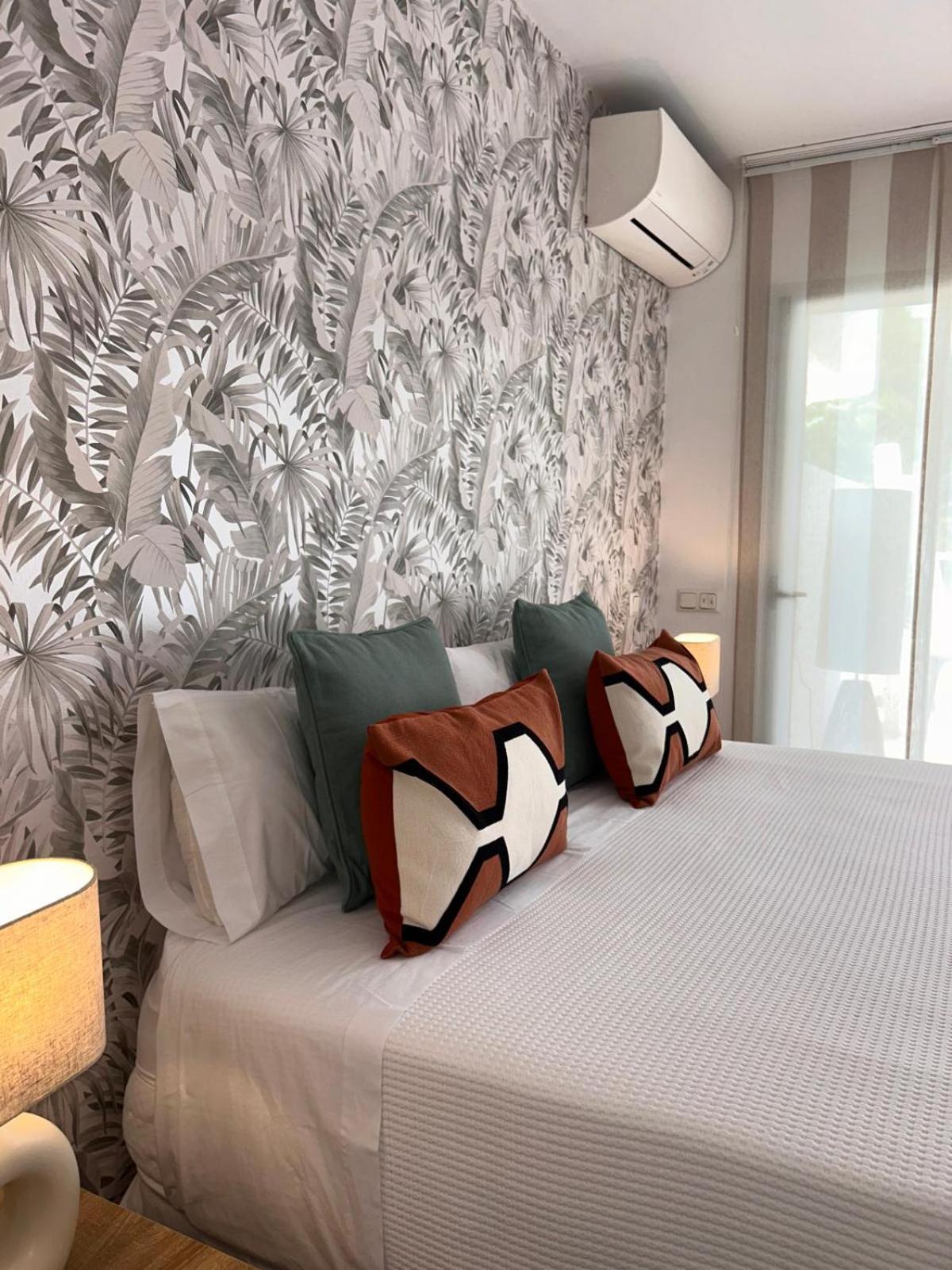 Soleado Y Tranquilo Apartamento, A 100 Mts Playa Con Parking Y Wifi 332 Apartamento Marbella