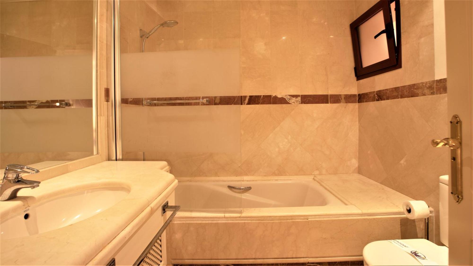 Apartment R15 Side 3 Bedroom Flat *