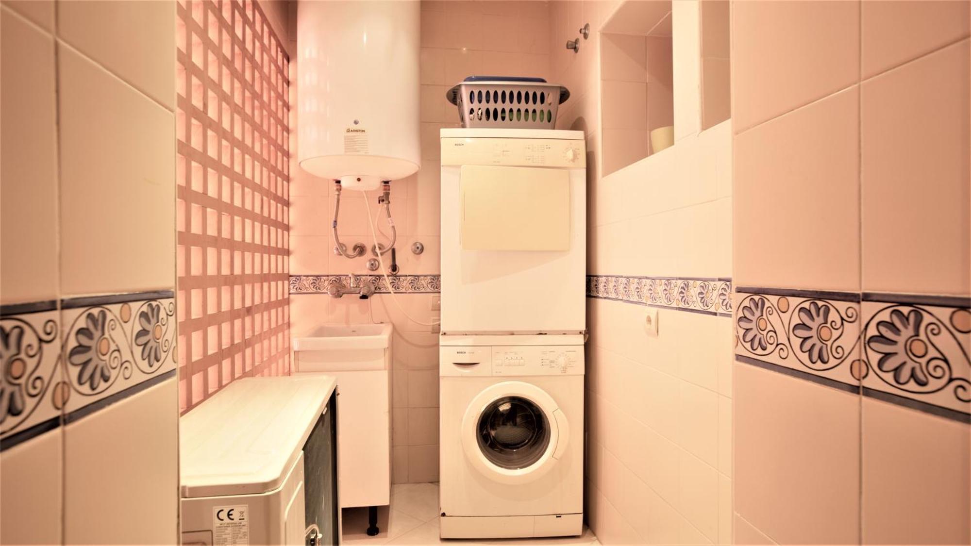 R15 Side 3 Bedroom Flat Apartment *