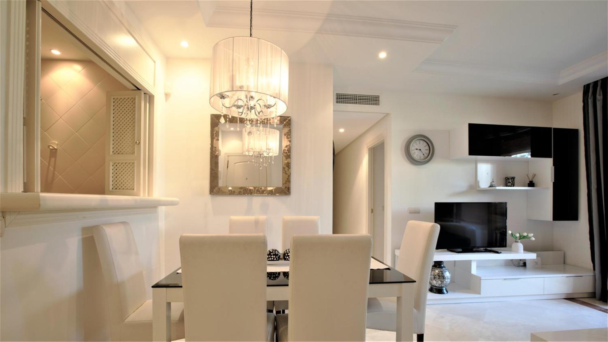 R15 Side 3 Bedroom Flat Apartment Marbella