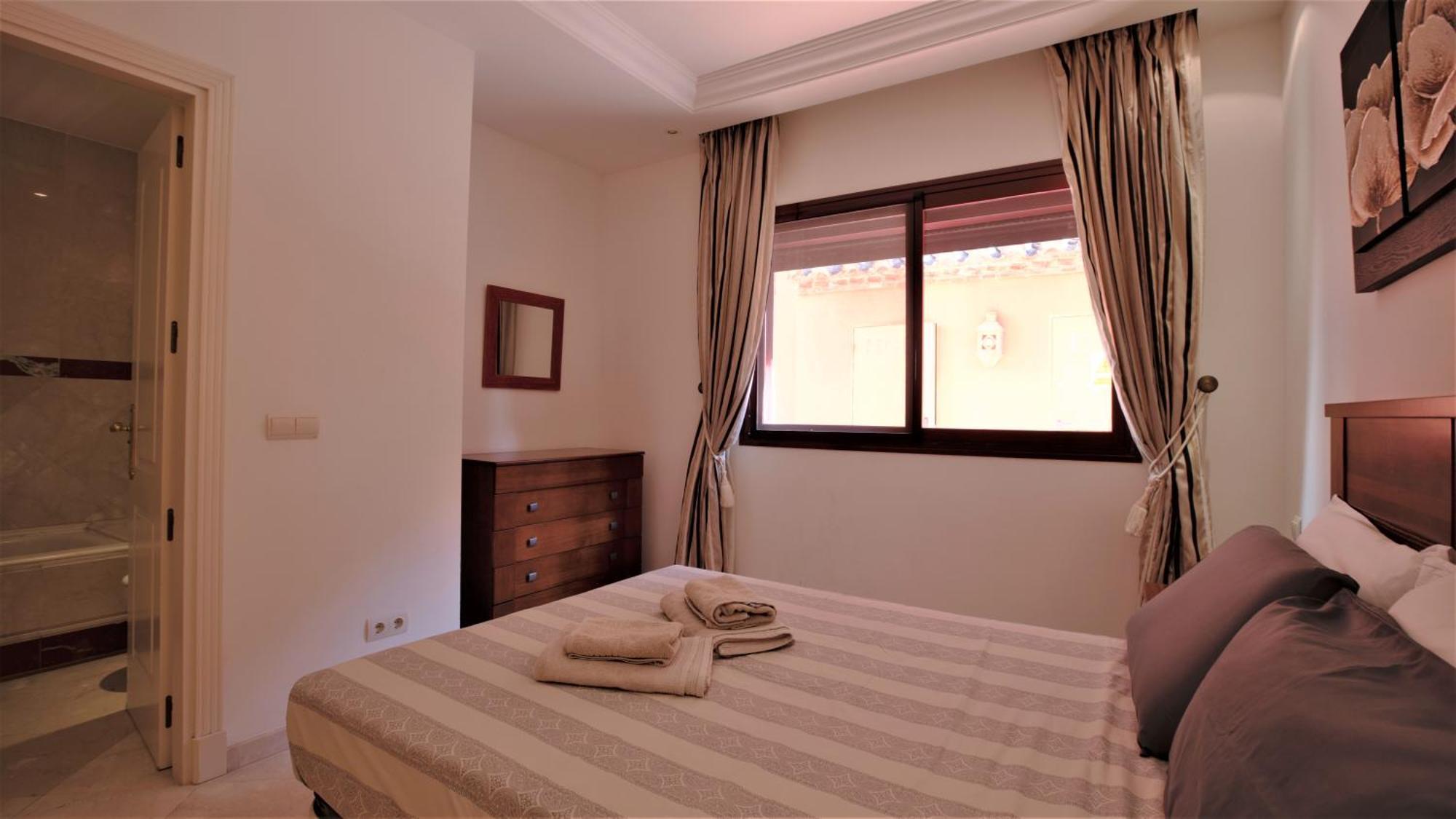 R15 Side 3 Bedroom Flat *