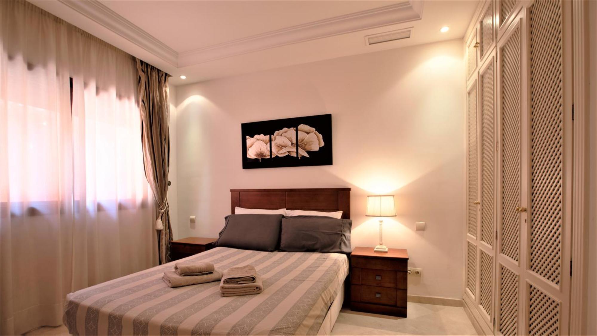 R15 Side 3 Bedroom Flat * Marbella