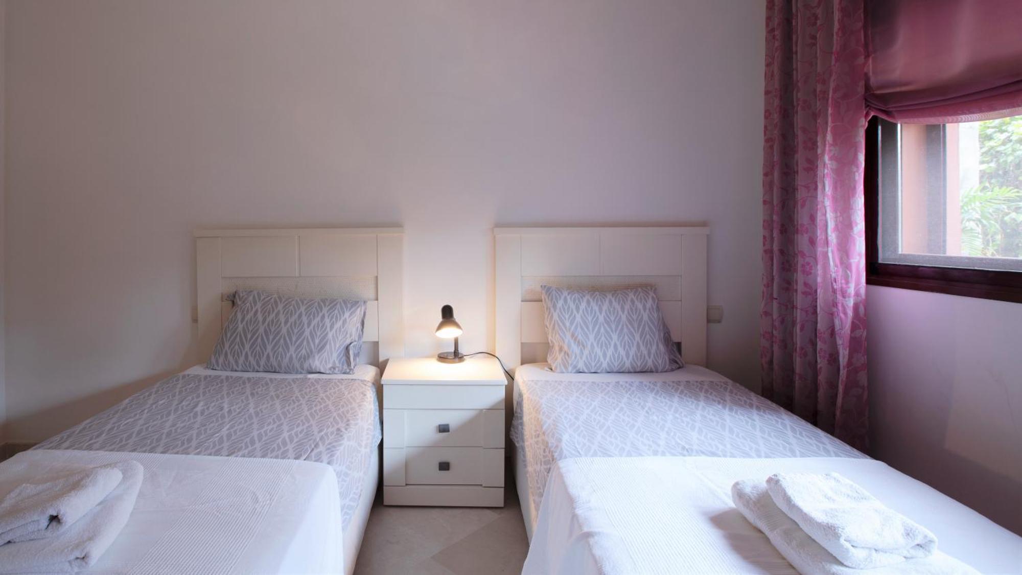 R15 Side 3 Bedroom Flat *