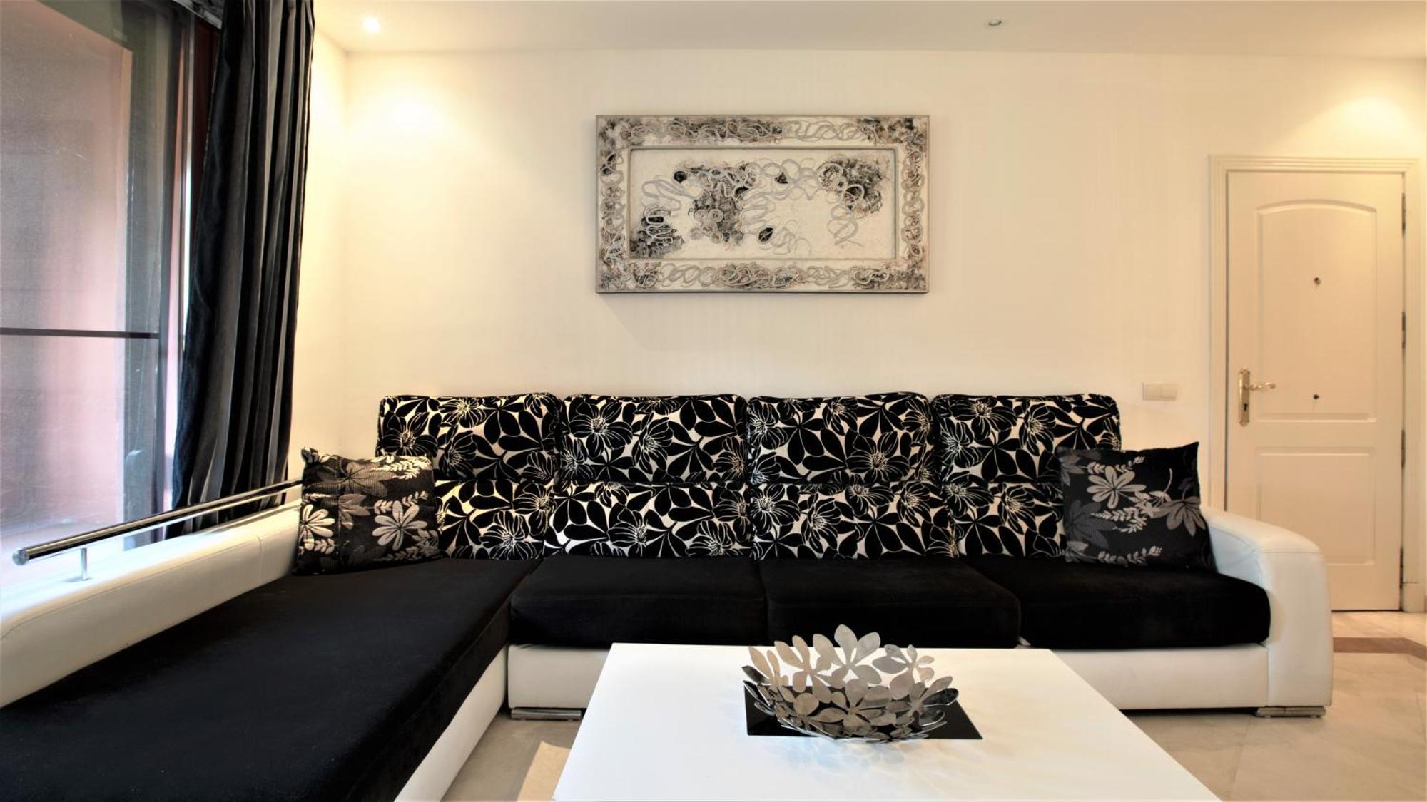 R15 Side 3 Bedroom Flat Apartment *