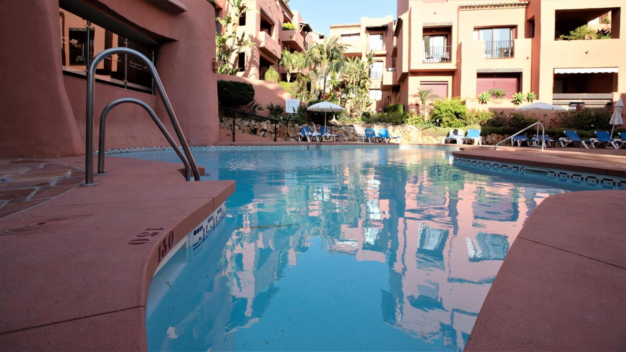 R15 Side 3 Bedroom Flat Apartment Marbella