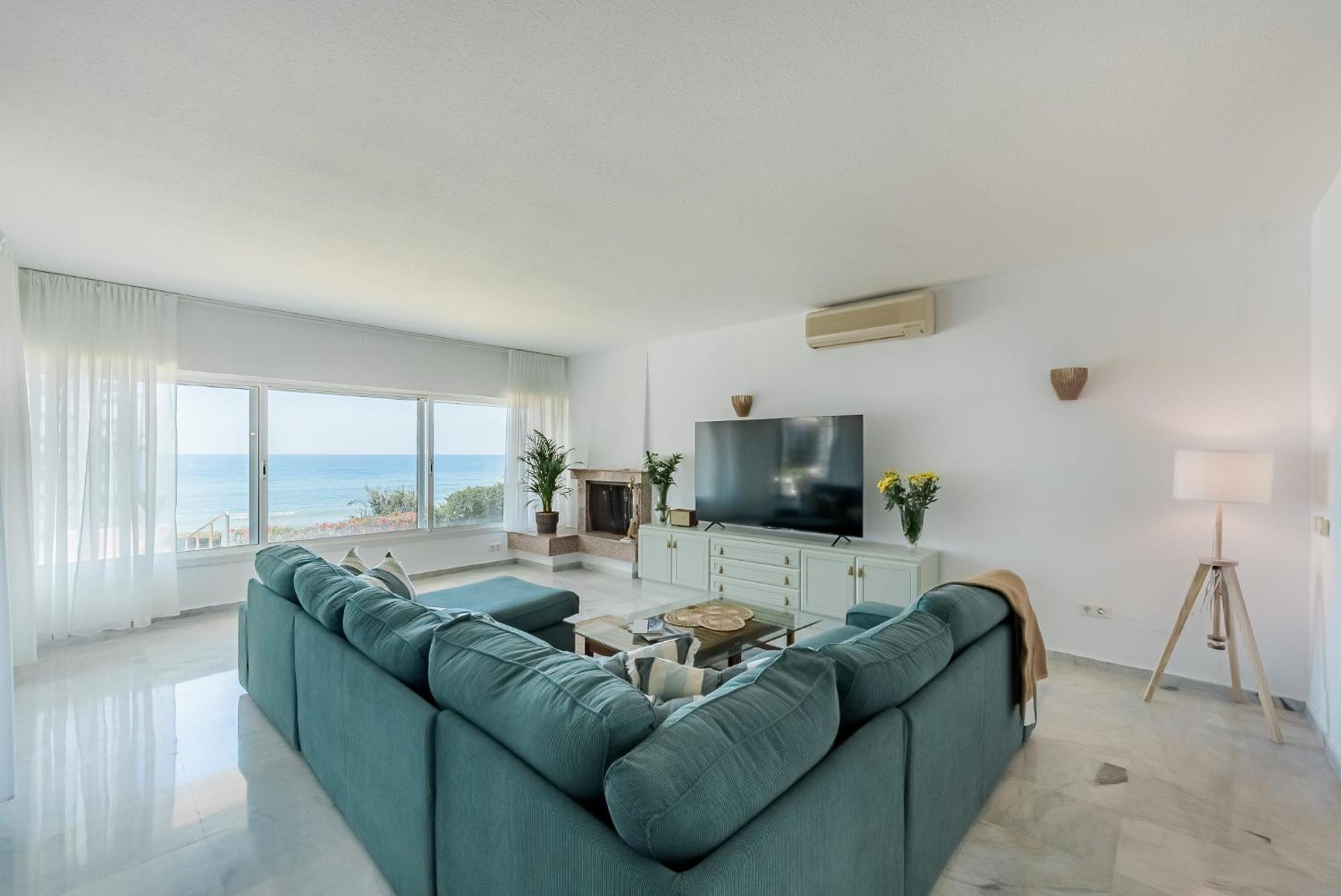 Villa Calmamar Cabopino Beachfront In *