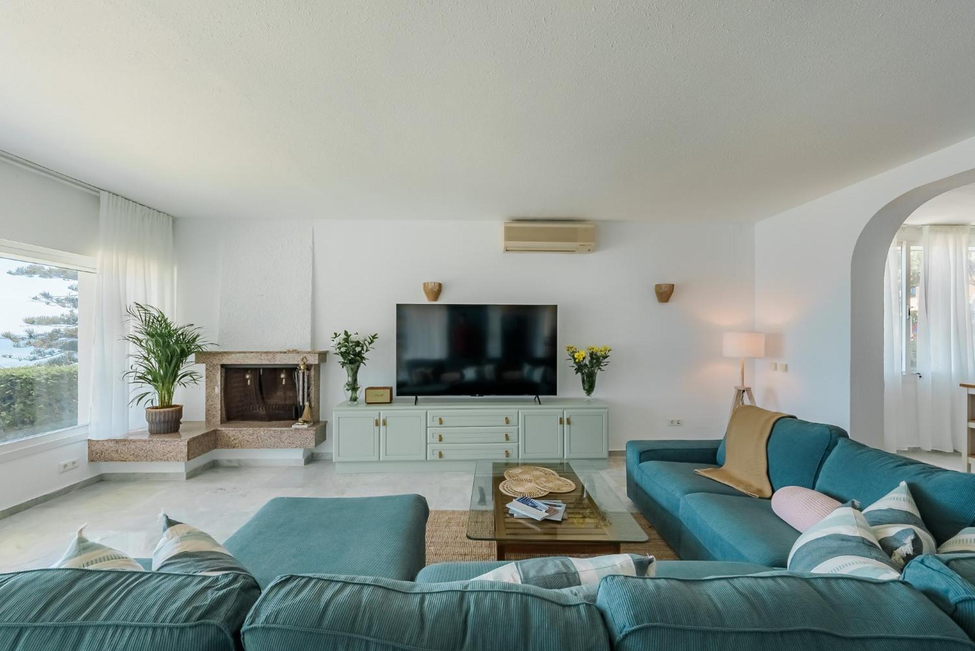 Calmamar Cabopino Beachfront In Villa