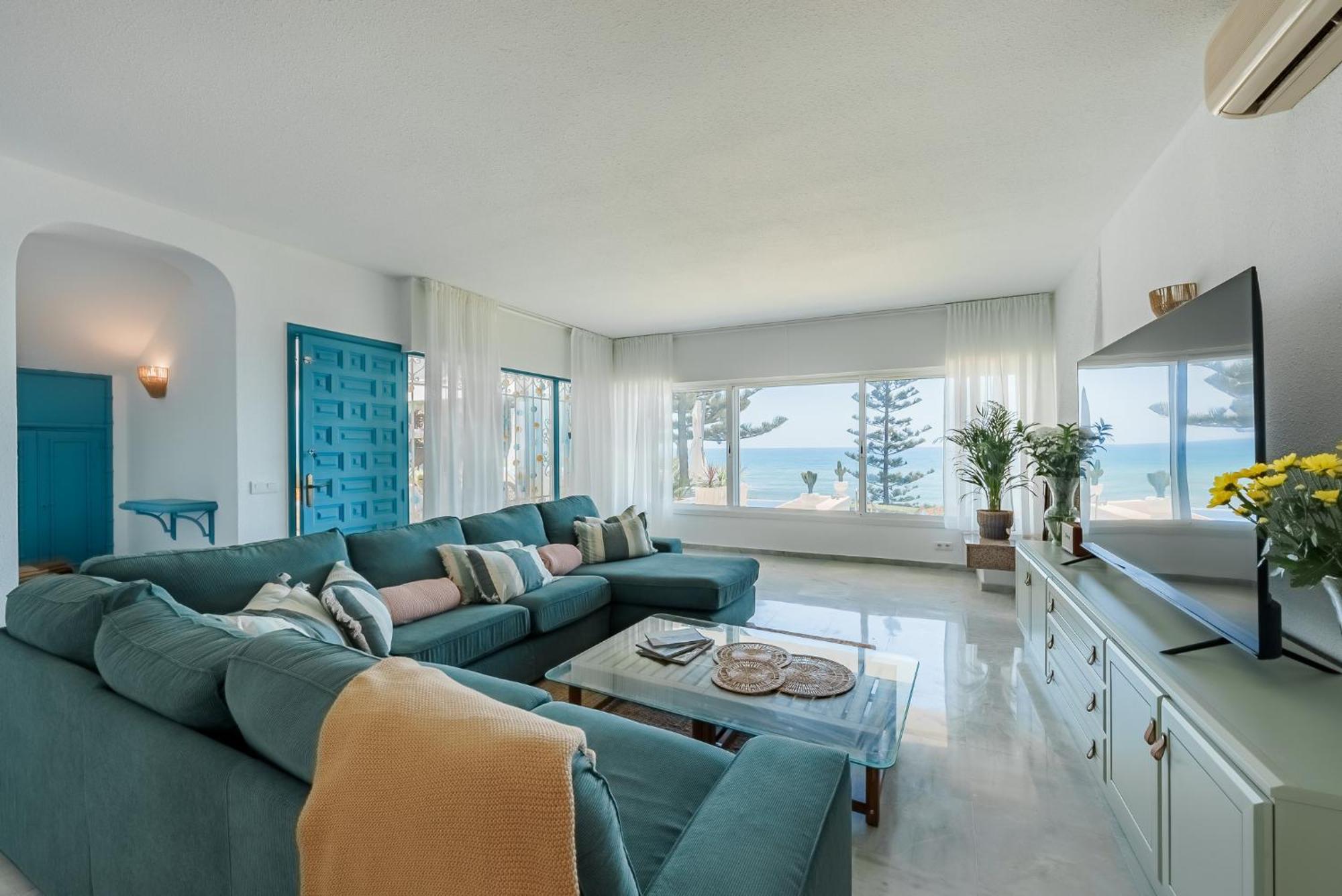 Villa Calmamar Cabopino Beachfront In Marbella