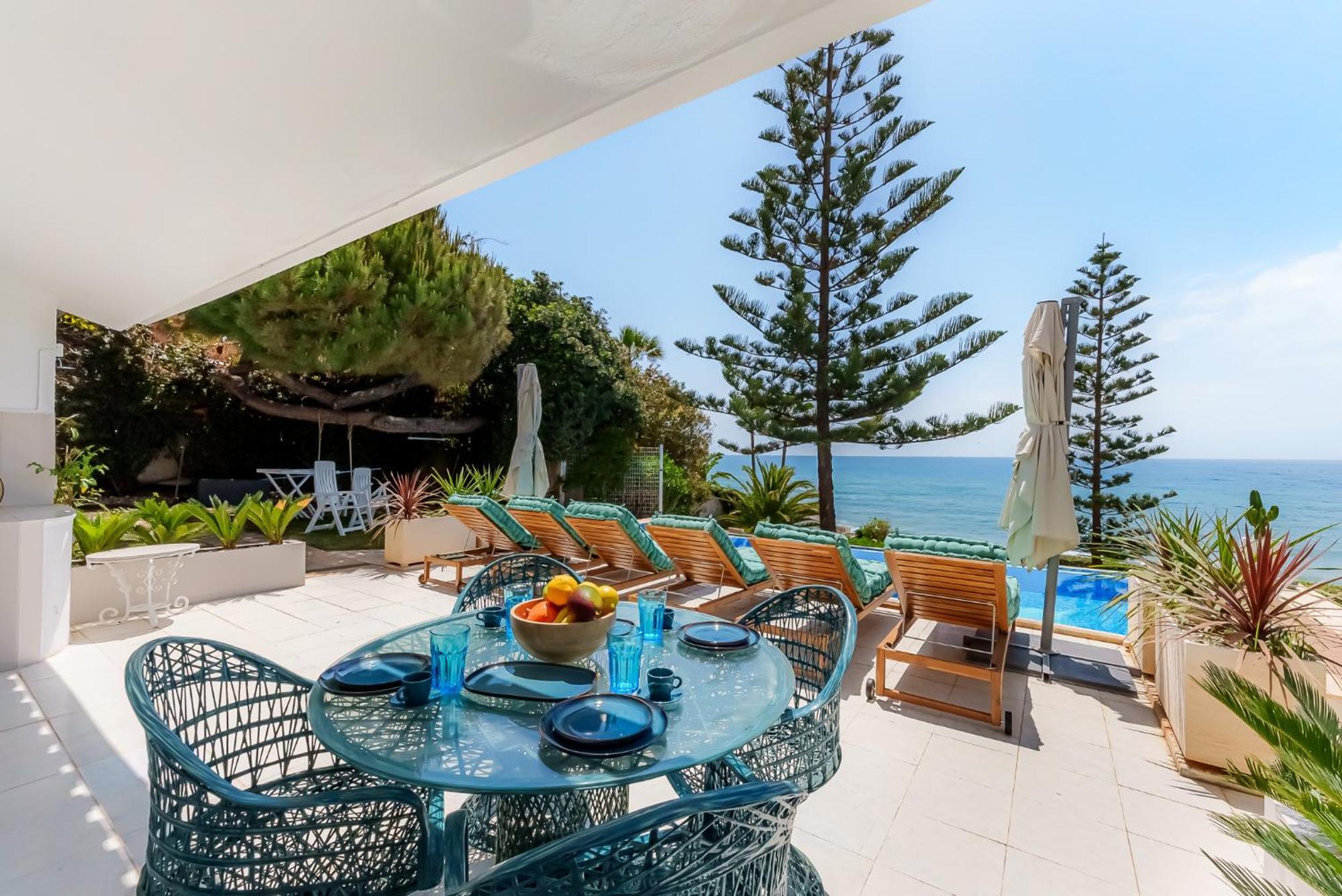 Calmamar Cabopino Beachfront In Villa *