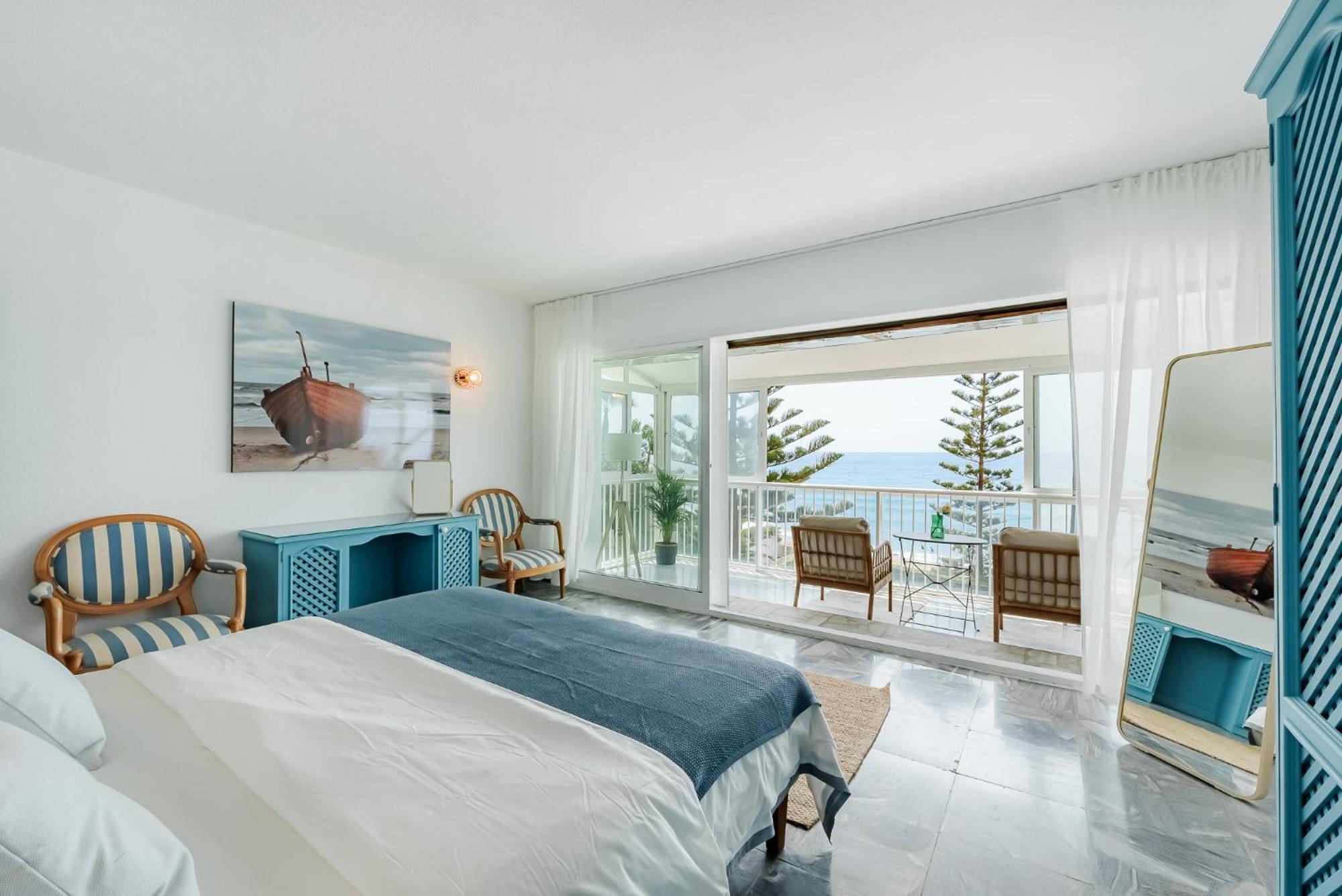 Villa Calmamar Cabopino Beachfront In *